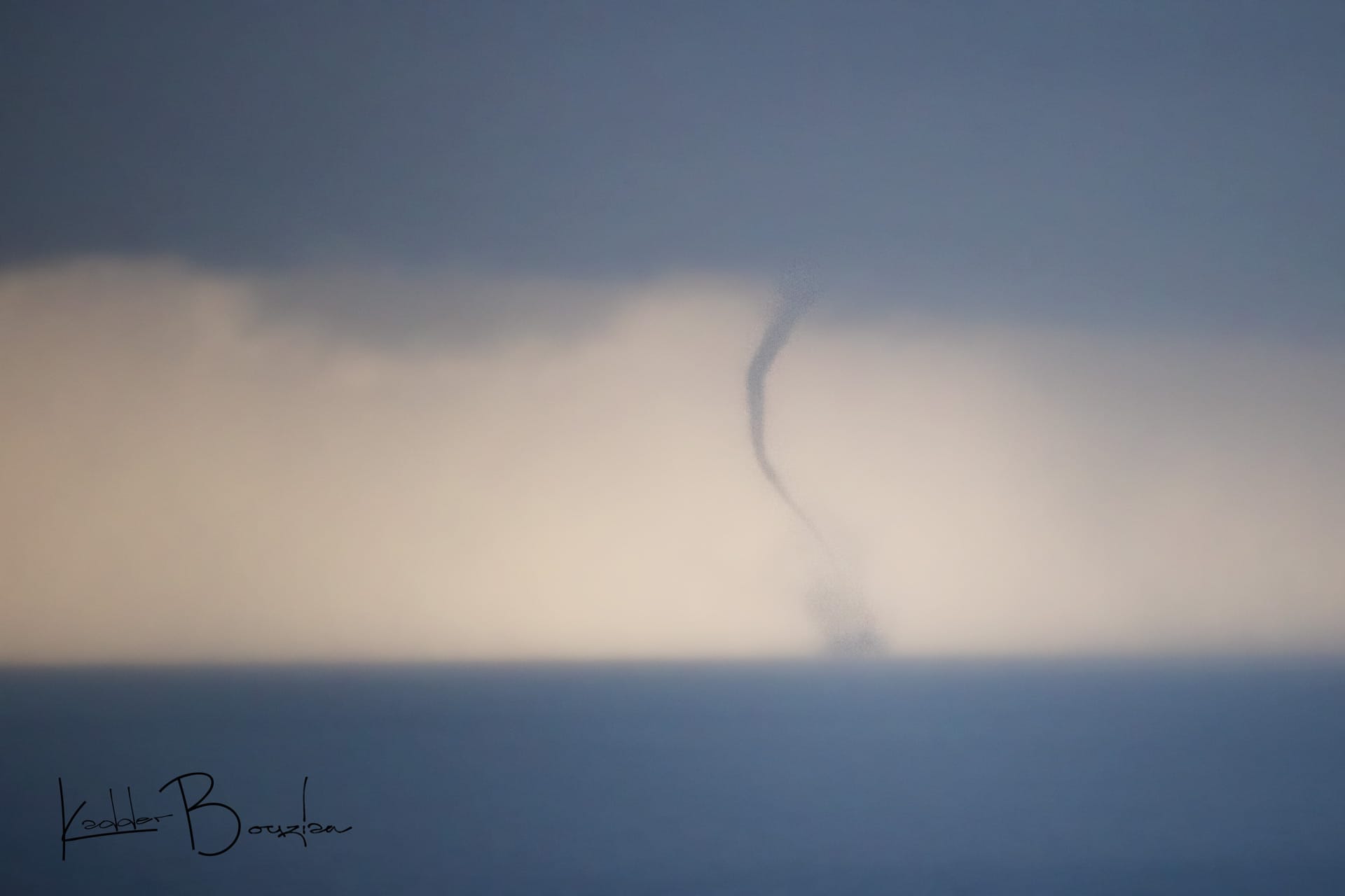 Trombe marine photographiée au large de la Seyne-sur-Mer (Var). - 02/02/2019 10:07 - Kadder Bouzian