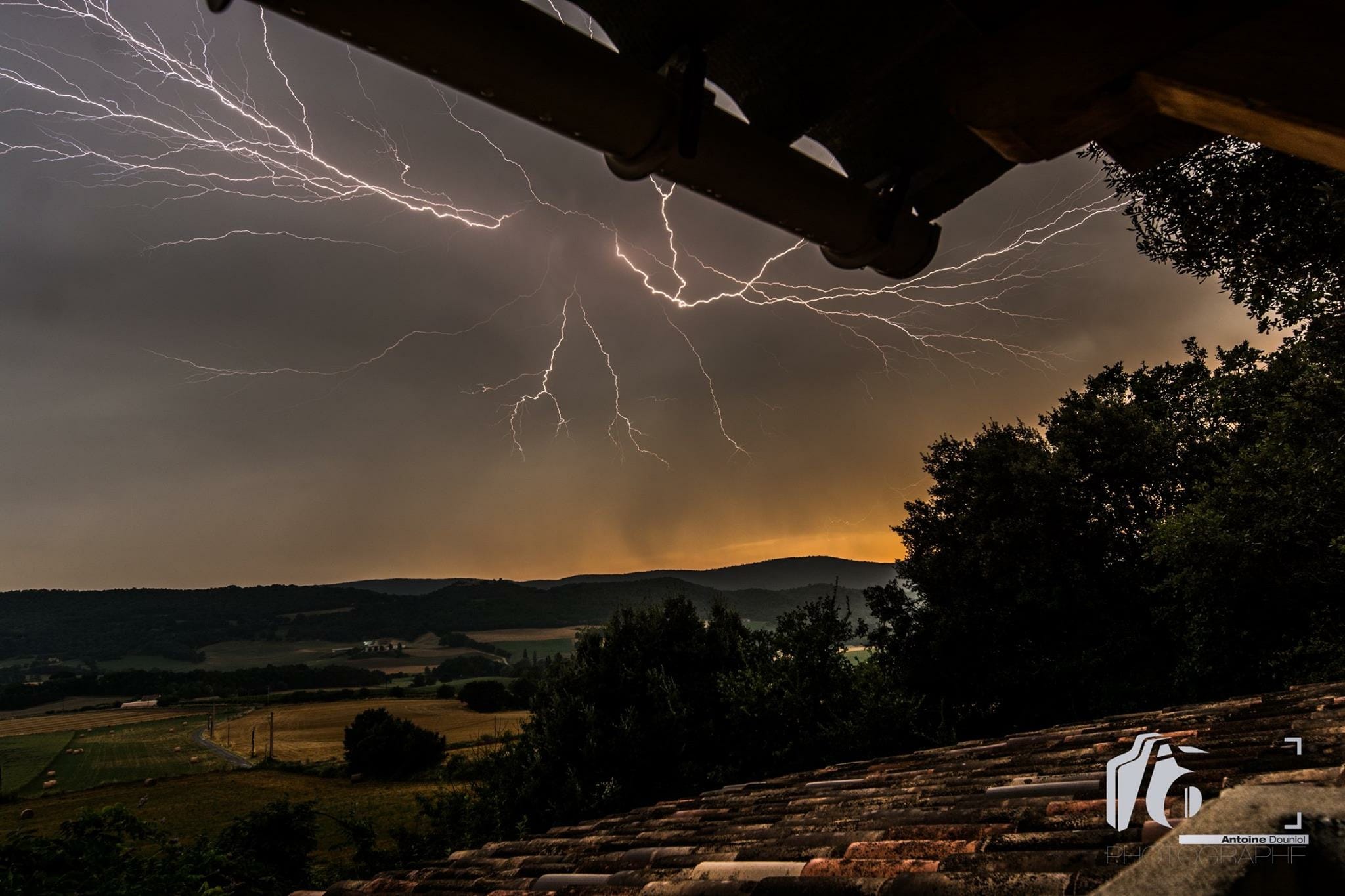 Orage sur le luberon - 03/08/2018 19:45 - Antoine Douniol