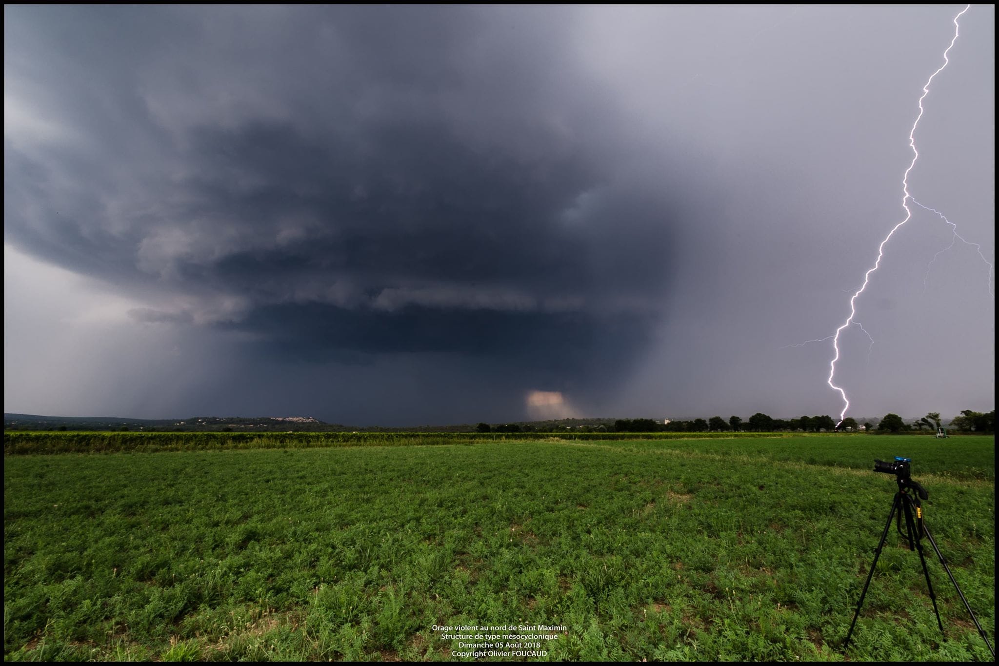 Orage violent structure de type méso cyclonique au nord de Saint-Maximin-la-Sainte-Baume. - 05/08/2018 16:58 - Olive Fcd Varois