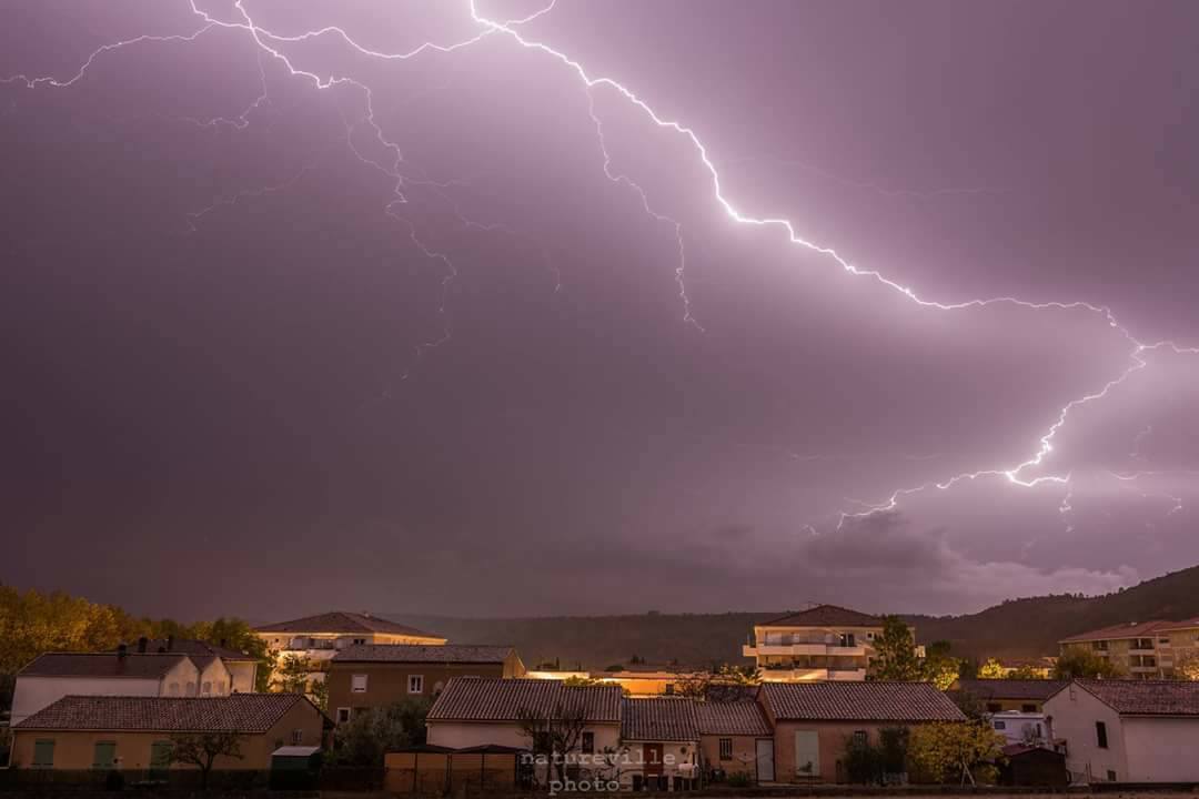 Orage nocturne au Luc dans le Var - 05/12/2017 01:00 - Didier DAMBREVILLE