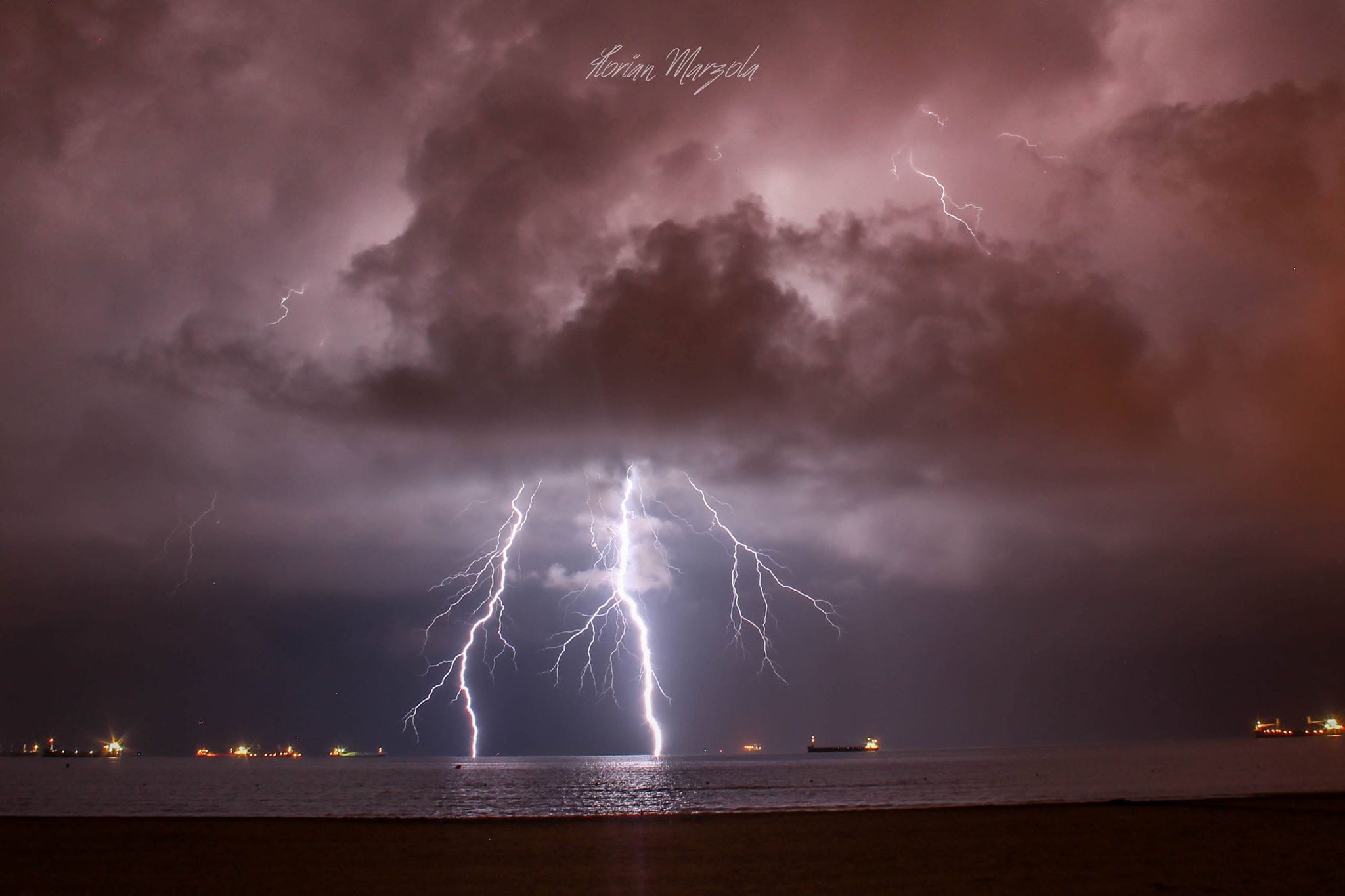 Voici un double impact d'une cellule très isolée sur le golfe de Fos-sur-Mer (13) - 07/06/2018 02:00 - Florian Marzola