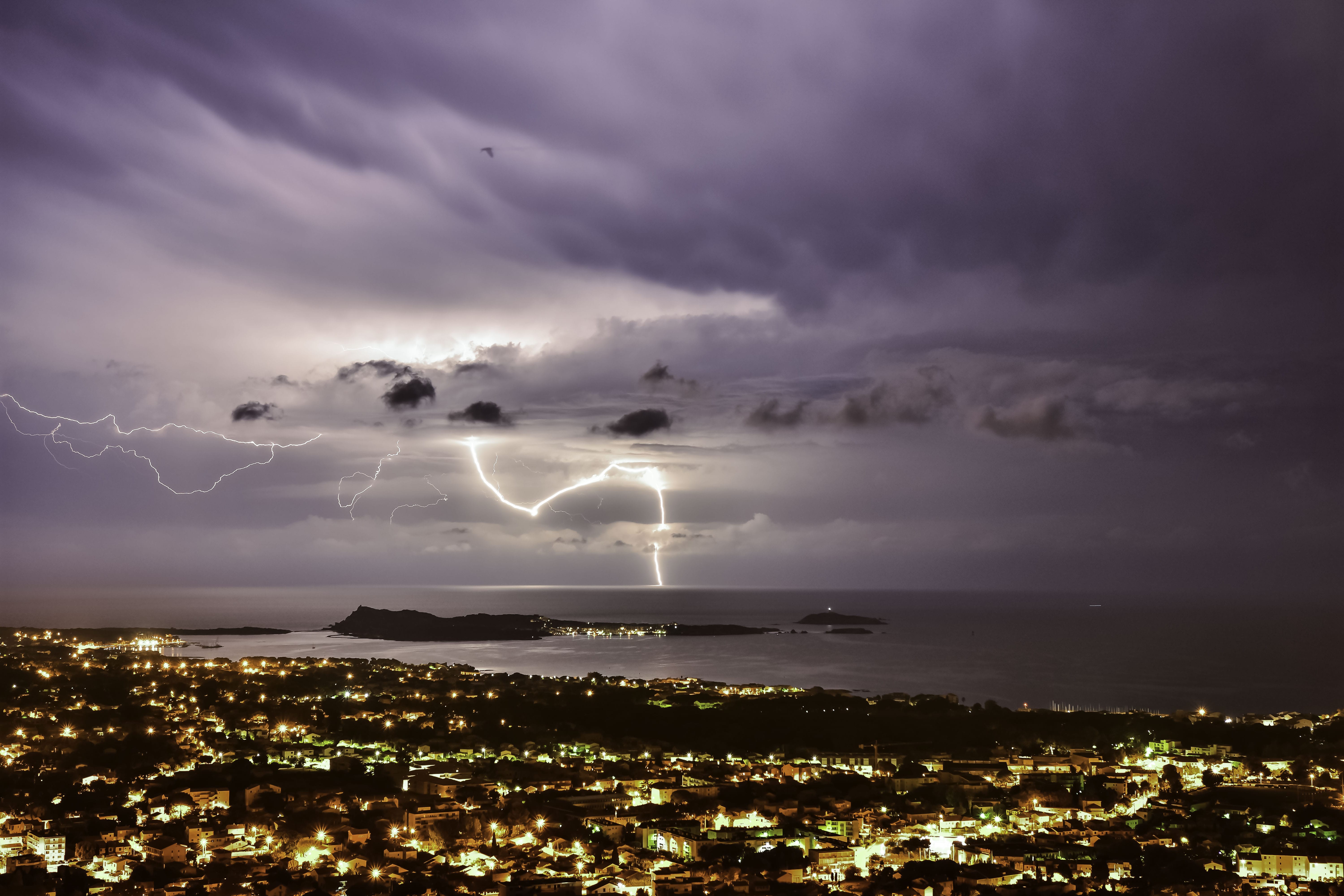 impact au large de Six-Fours les Plages la nuit du 06 au 07-10-2018 - 07/10/2018 04:45 - Flavio Tommasel