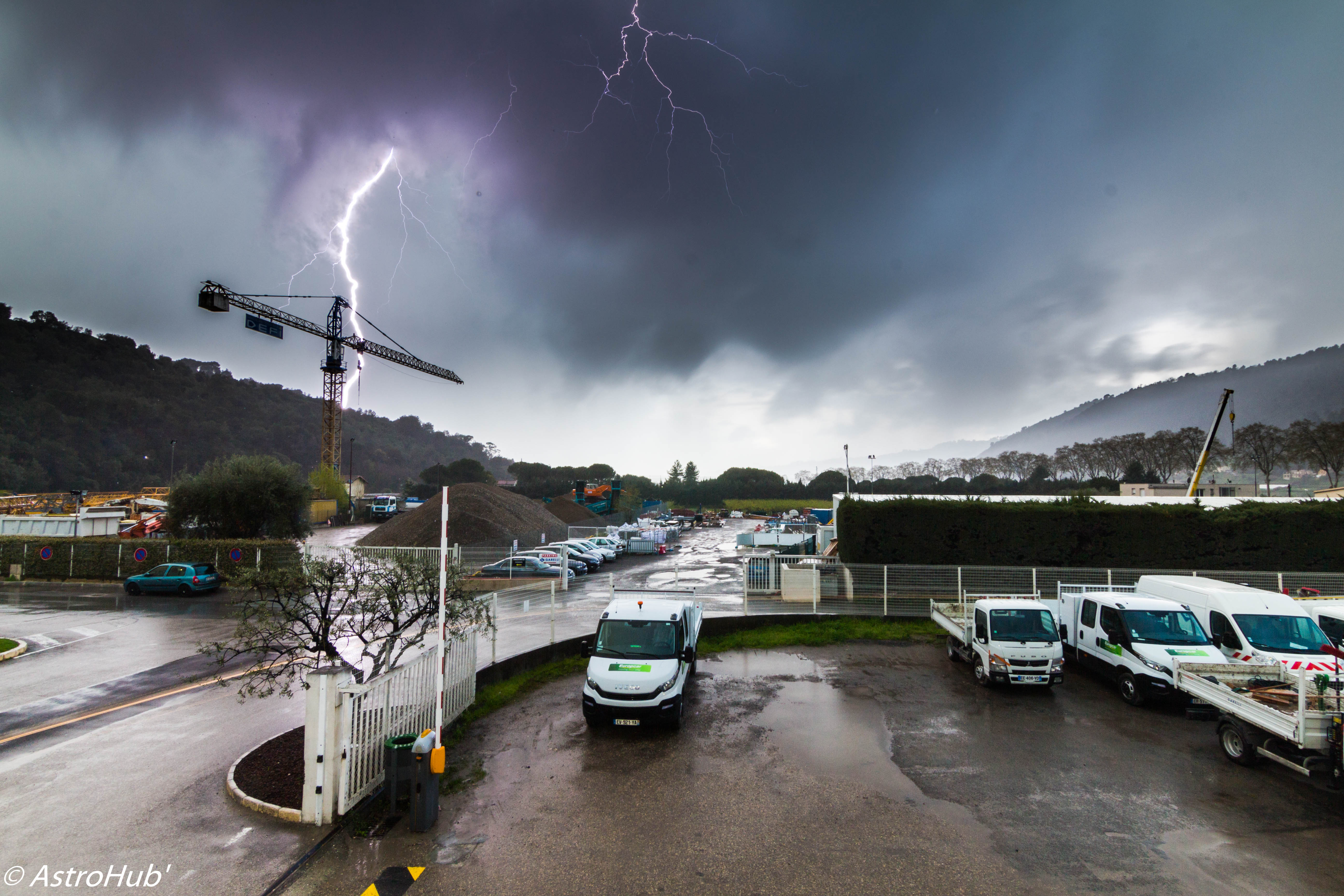 orage du Matin à Nice - 12/04/2018 07:57 - denis HUBER