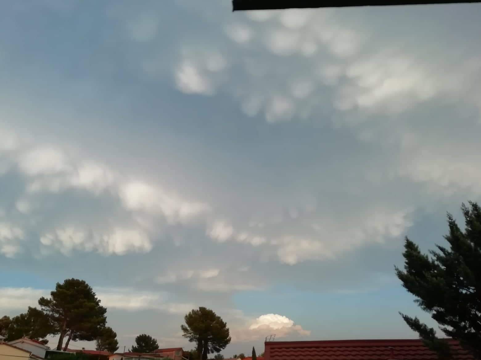 Mammatus après le passage d’une supercellule entre les Bouches du Rhône et le Var - 14/08/2022 17:00 - Romain Minet