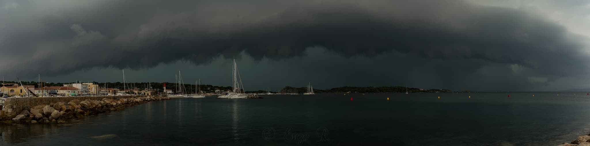 Arcus à avant du système orageux très actif au Brusc (83) - 16/07/2018 14:00 - Enzo Retteler