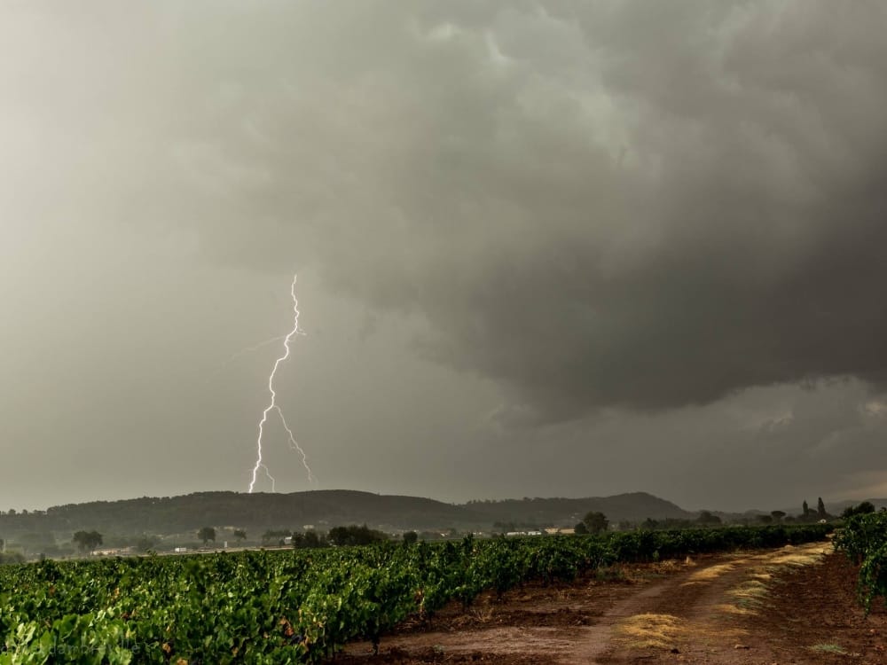 Orage près du Cannet-des-Maures dans le Var. - 17/08/2016 19:00 - Didier DAMBREVILLE