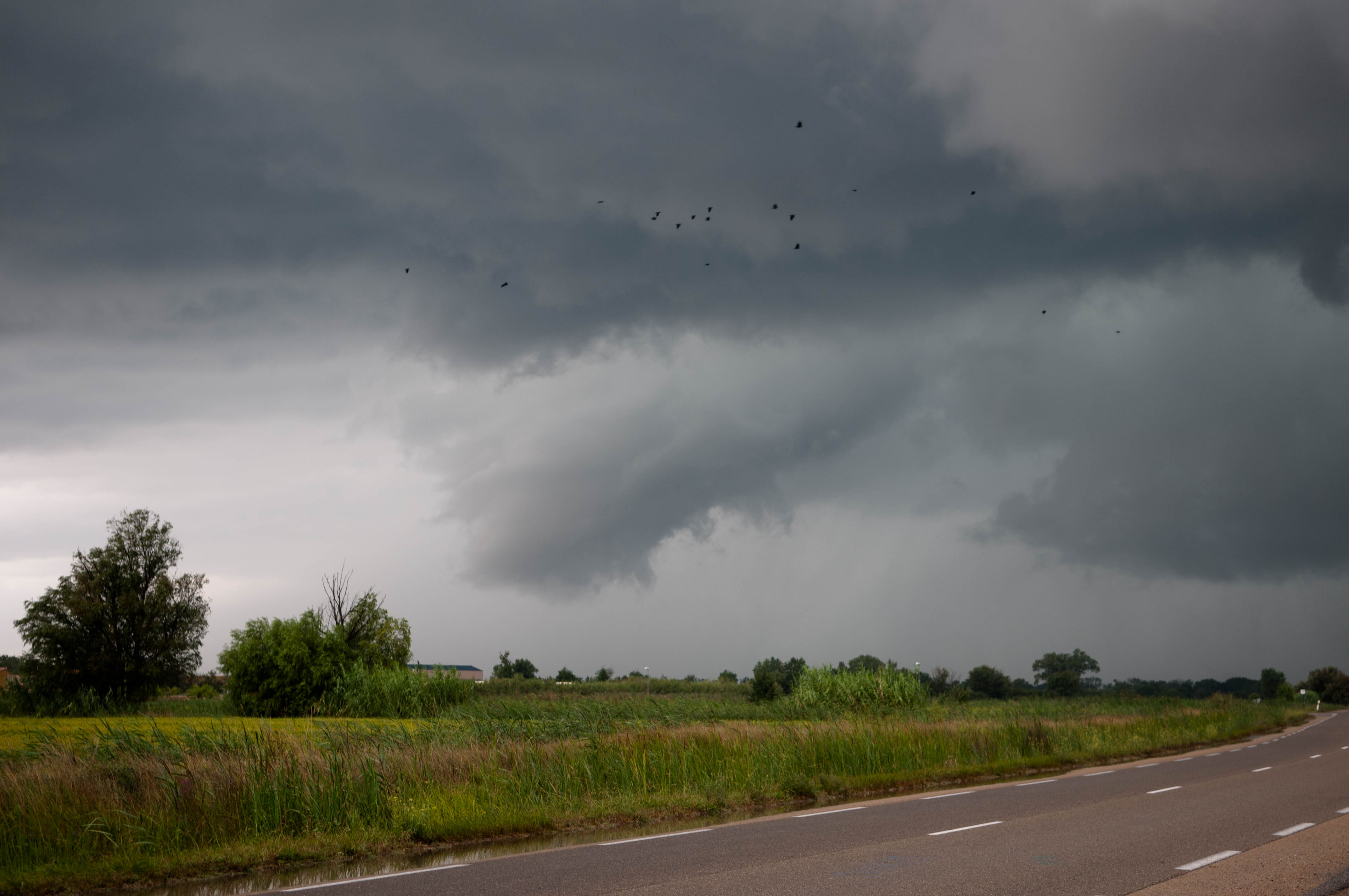 Forte rotation et abaissement sous l’orage à Arles - 17/08/2022 14:52 - Julien Georget