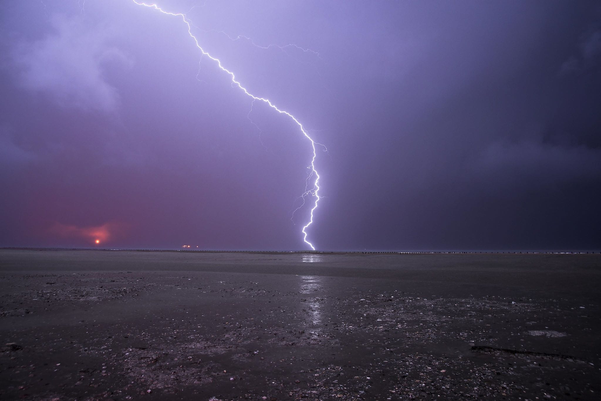 Orage vu depuis Port-Saint-Louis-du-Rhône (13). - 17/03/2018 01:00 - Sébastien GALTIER