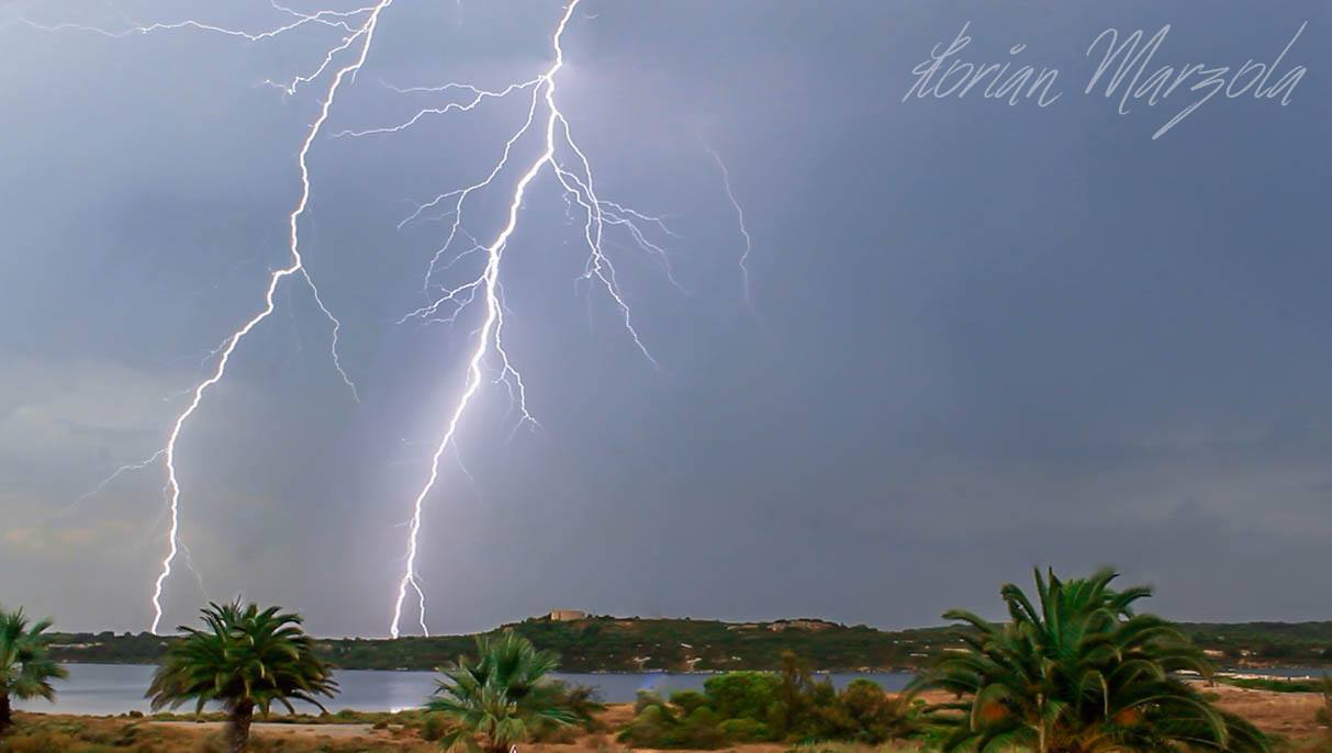 Double impact lors d'un passage d'une cellule jeudi soir sur les Bouches-du-Rhône à Fos/Mer. - 20/07/2017 15:00 - Florian MARZOLA