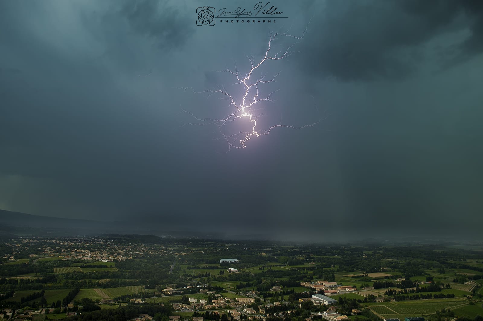 photo prise depuis les dentelles de Montmitail dans le Vaucluse - 21/05/2018 15:43 - Jean-Yves VILLA