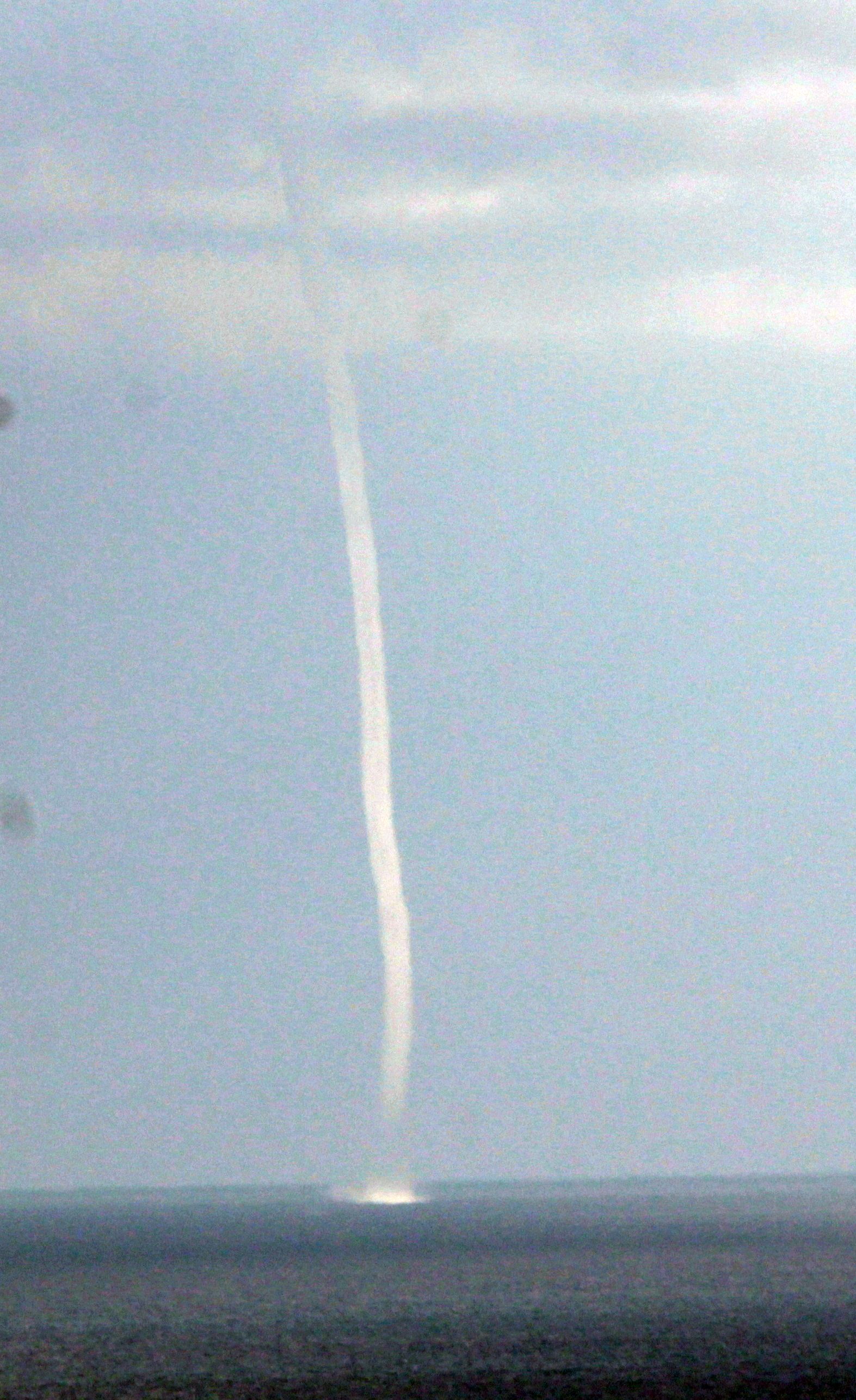 Trombe Marine au large de Menton à l'Est de Monaco (environ 1,5Km de la cote)
Hauteur estimée 120m - a perduré 10mn.... - 21/11/2025 11:05 - Pierre OREVER-FERRY