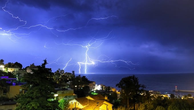 Nuit orageuse à Nice (06) - 24/04/2022 01:00 - Clément JOUSSE