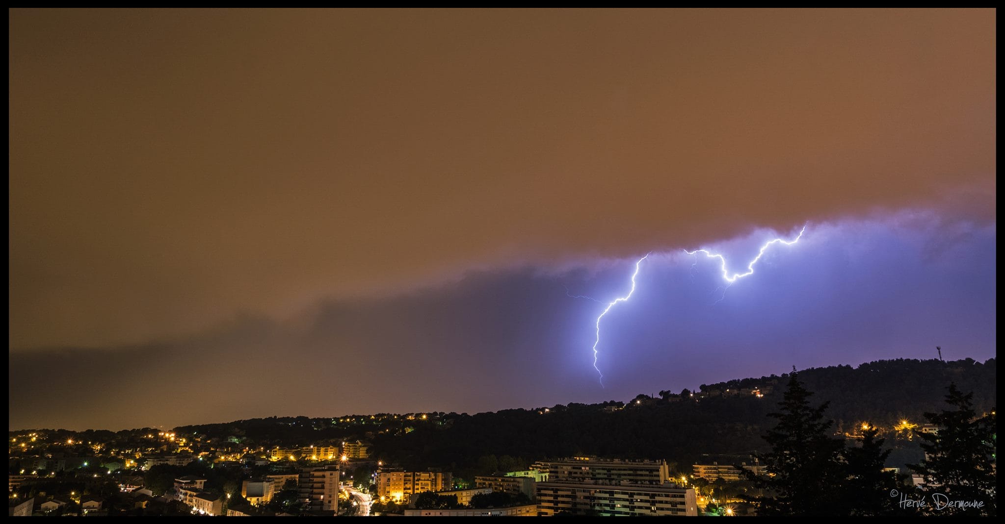 Orage qui est passé sur l'aire toulonnaise le 28 juin dernier vers 3h du matin. Photos prises à La Garde. - 28/06/2017 03:00 - Hervé DEMOUNE