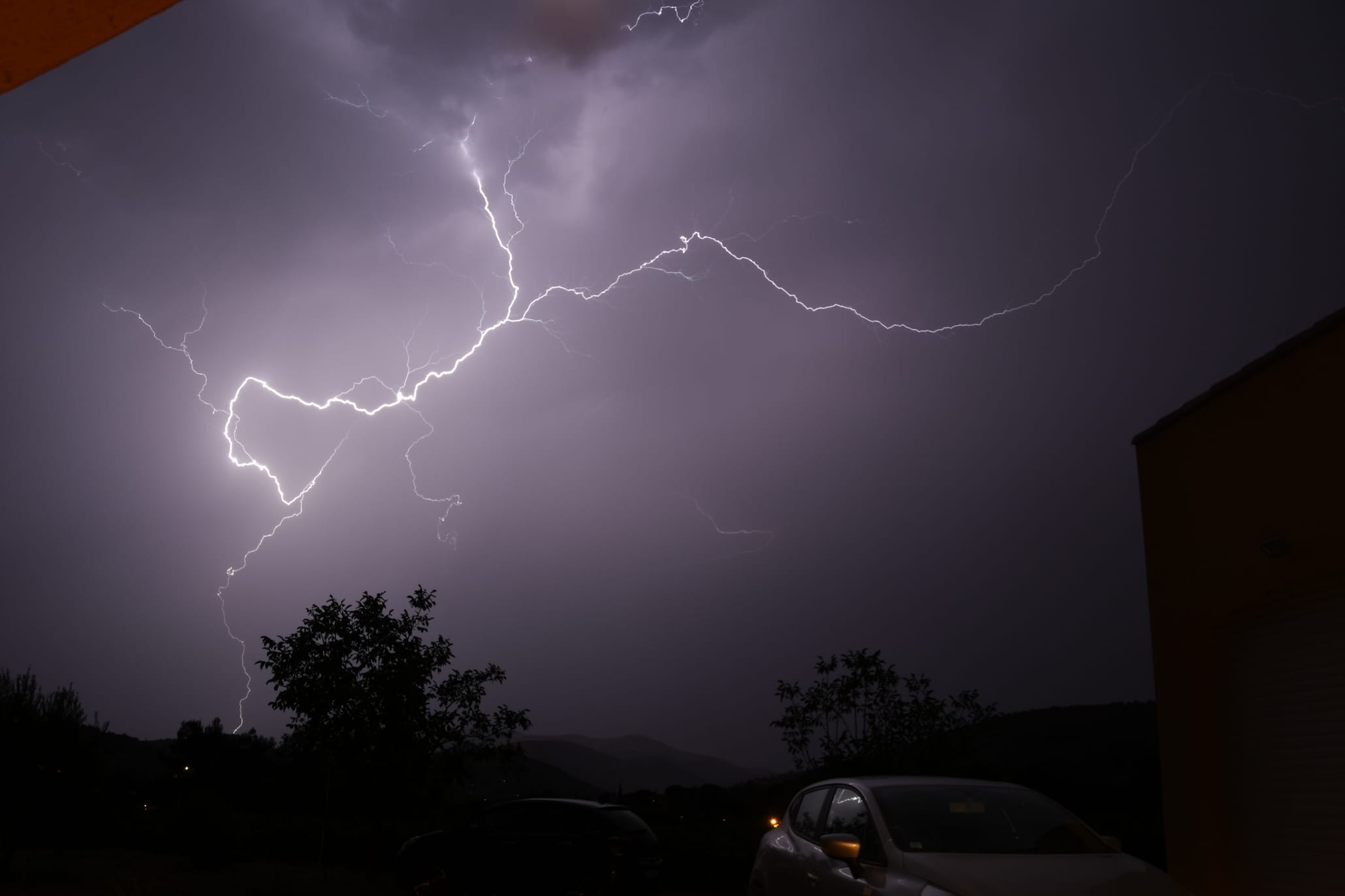 Orage sur Auriol vers 22h - 30/08/2016 00:10 - Roger GARRONE