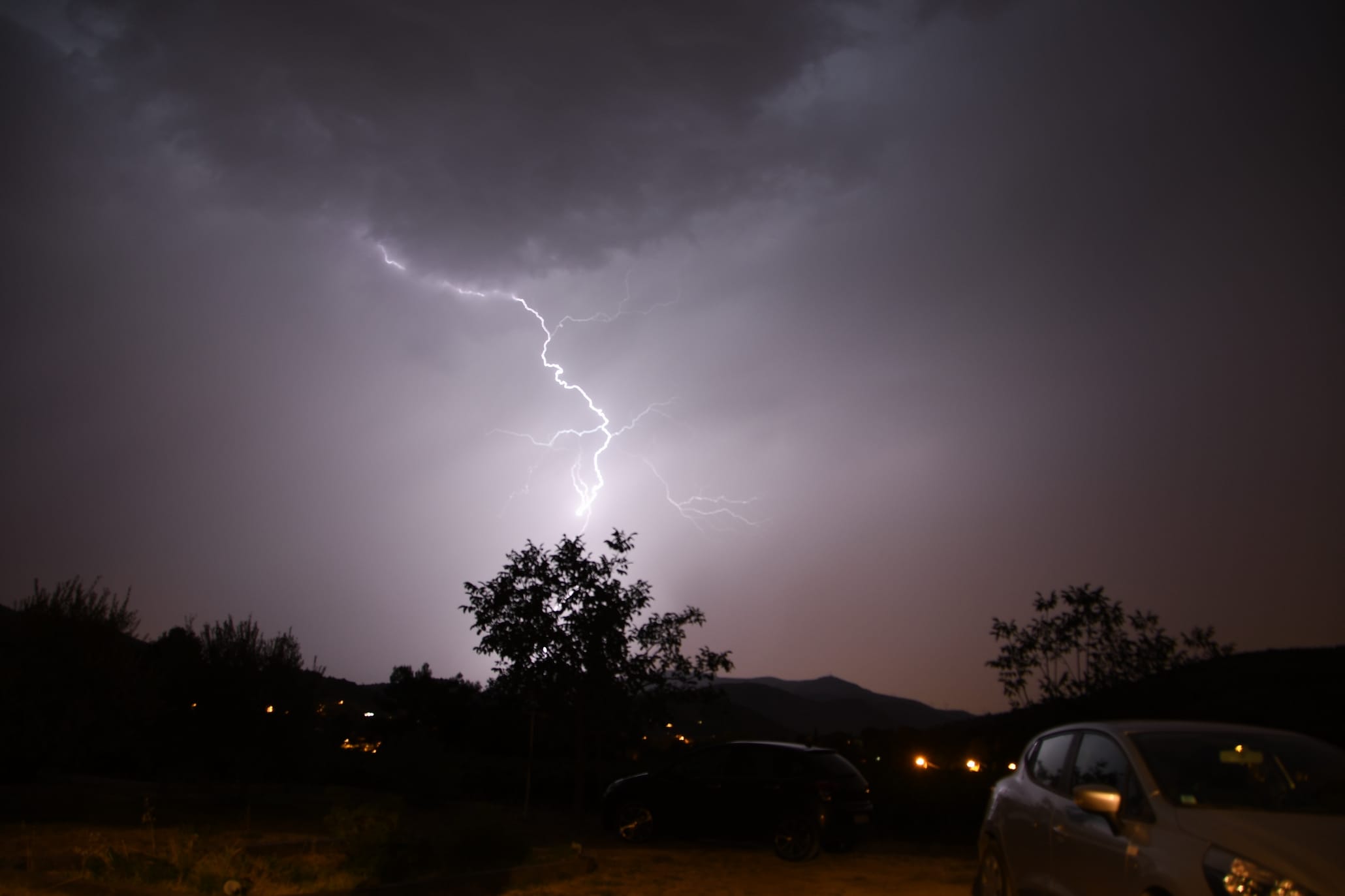 Orage sur Auriol. - 30/08/2016 00:05 - Roger GARRONE