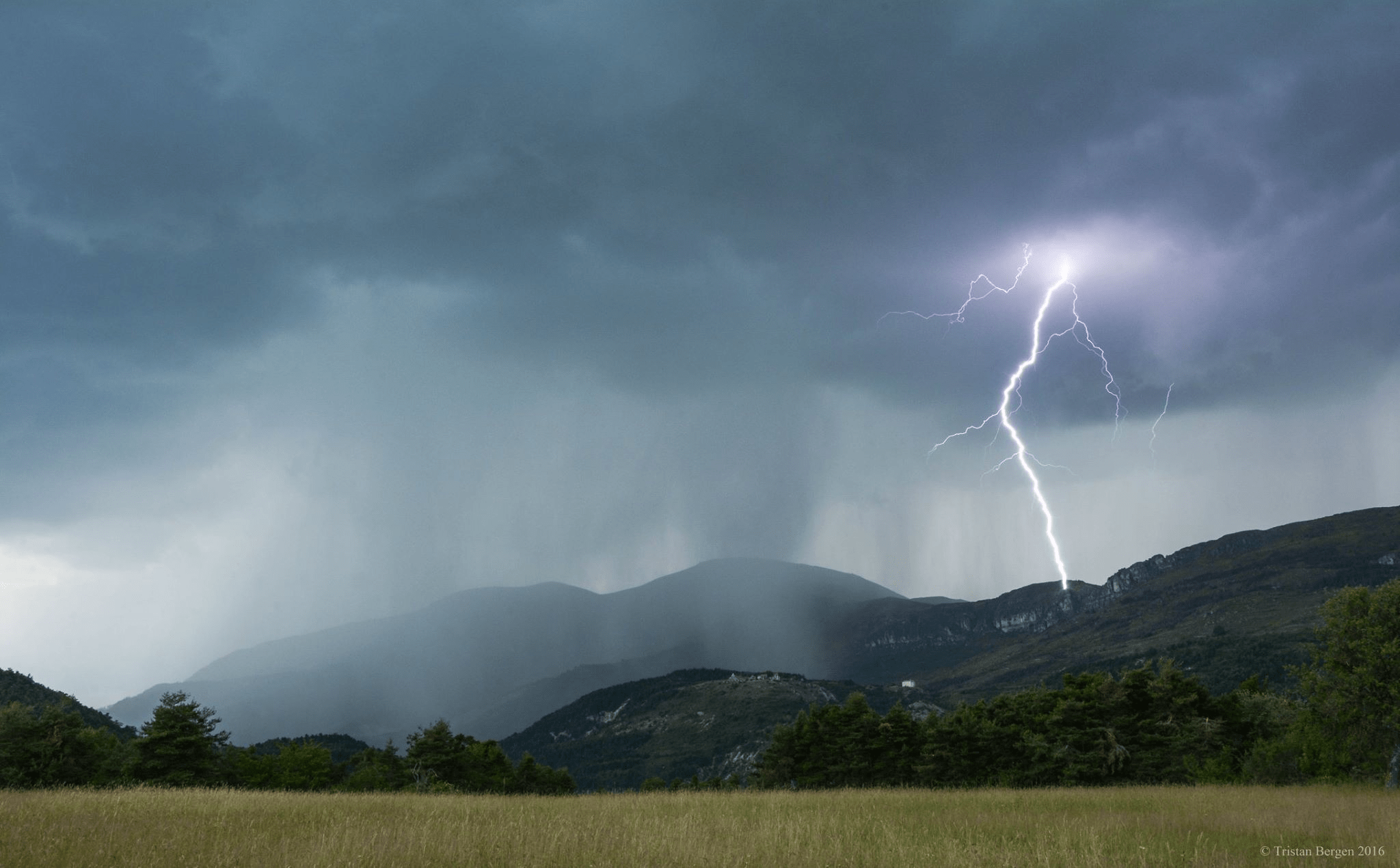 Orage très pluvieux dans le secteur de Castellane (04). - 30/06/2016 19:00 - Tristan BERGEN