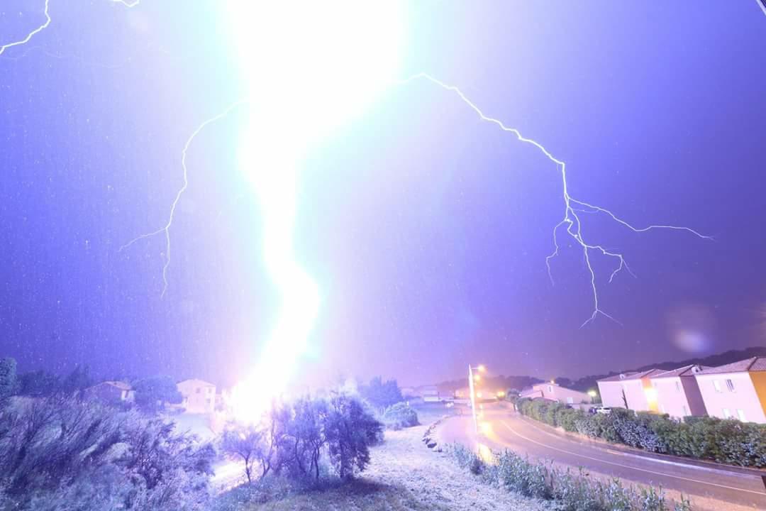 Énorme impact cette nuit à 100m de moi sur la commune de Gruissan dans l'Aude - 30/05/2018 23:00 - Jerome Santa-catalina