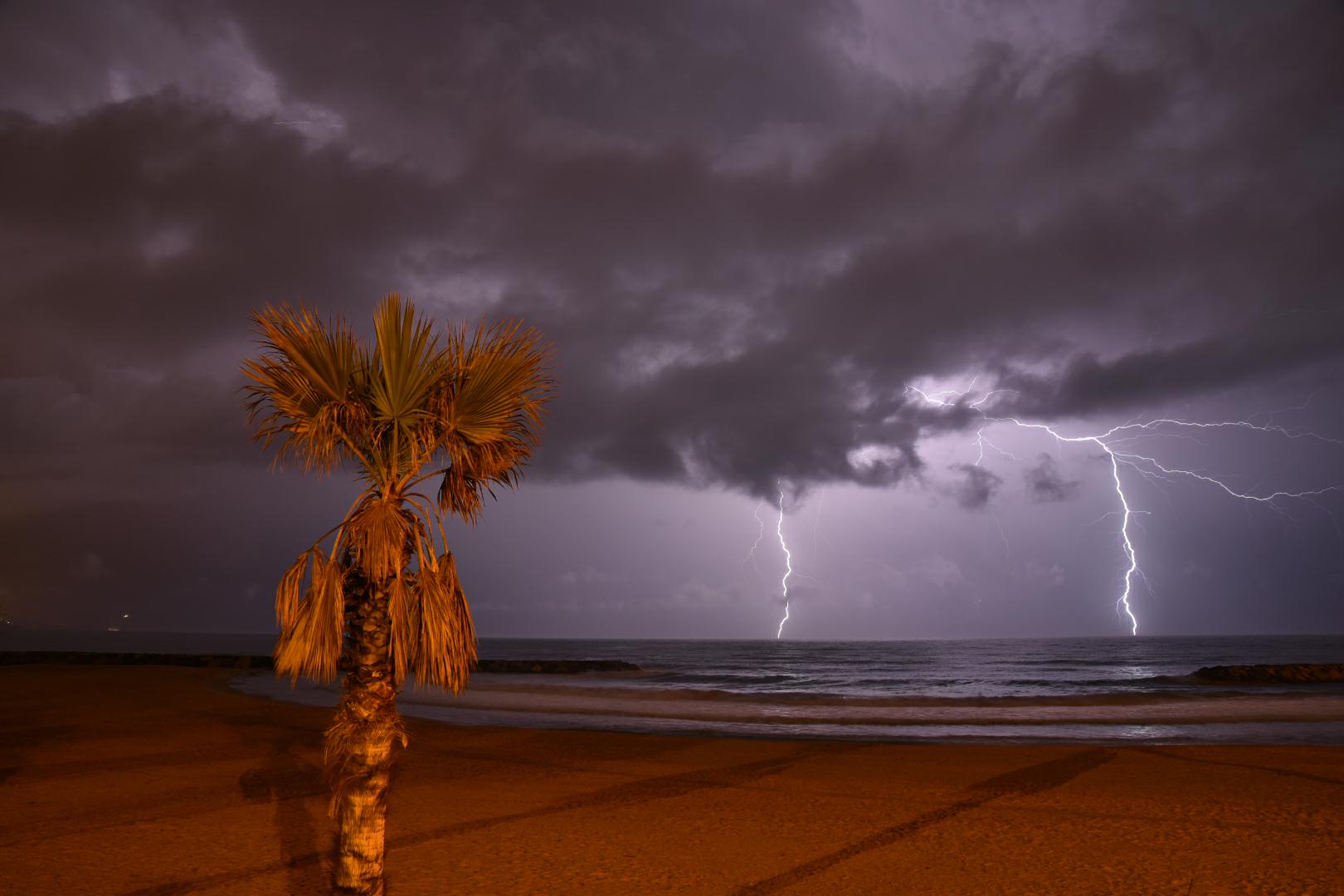 Orage nocturne près de Fréjus (83) - 31/03/2018 00:00 - Stéphane REMY