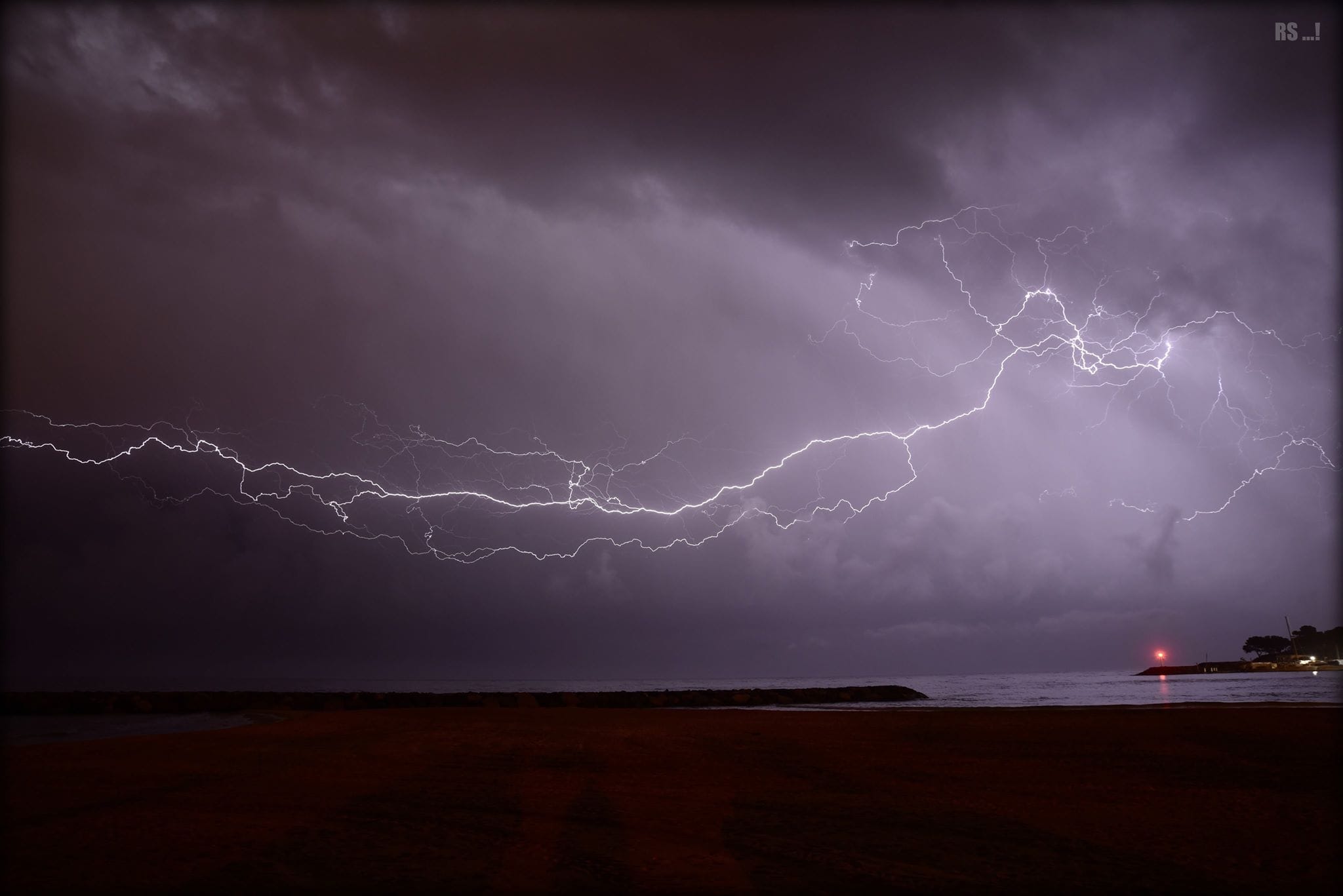 Orage nocturne près de Fréjus (83) - 31/03/2018 01:00 - Stéphane REMY
