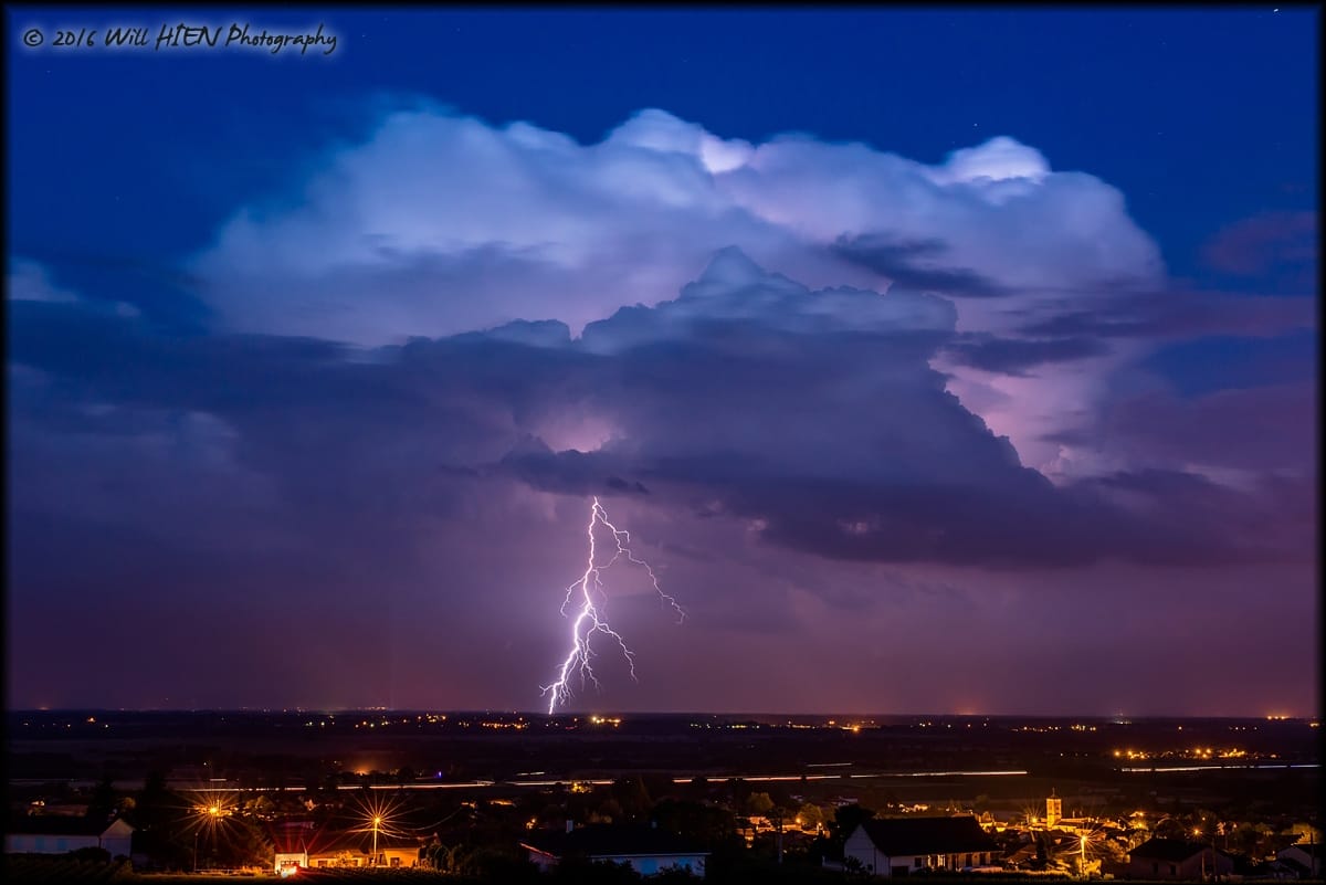 Petit orage isolé sur la Bresse vu depuis Mâcon (71). - 02/07/2016 00:00 - Will HIEN
