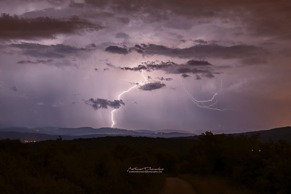 Orage sur l'Ain en fin de soirée. - 02/07/2016 00:00 - Mathieu DESCOMBES