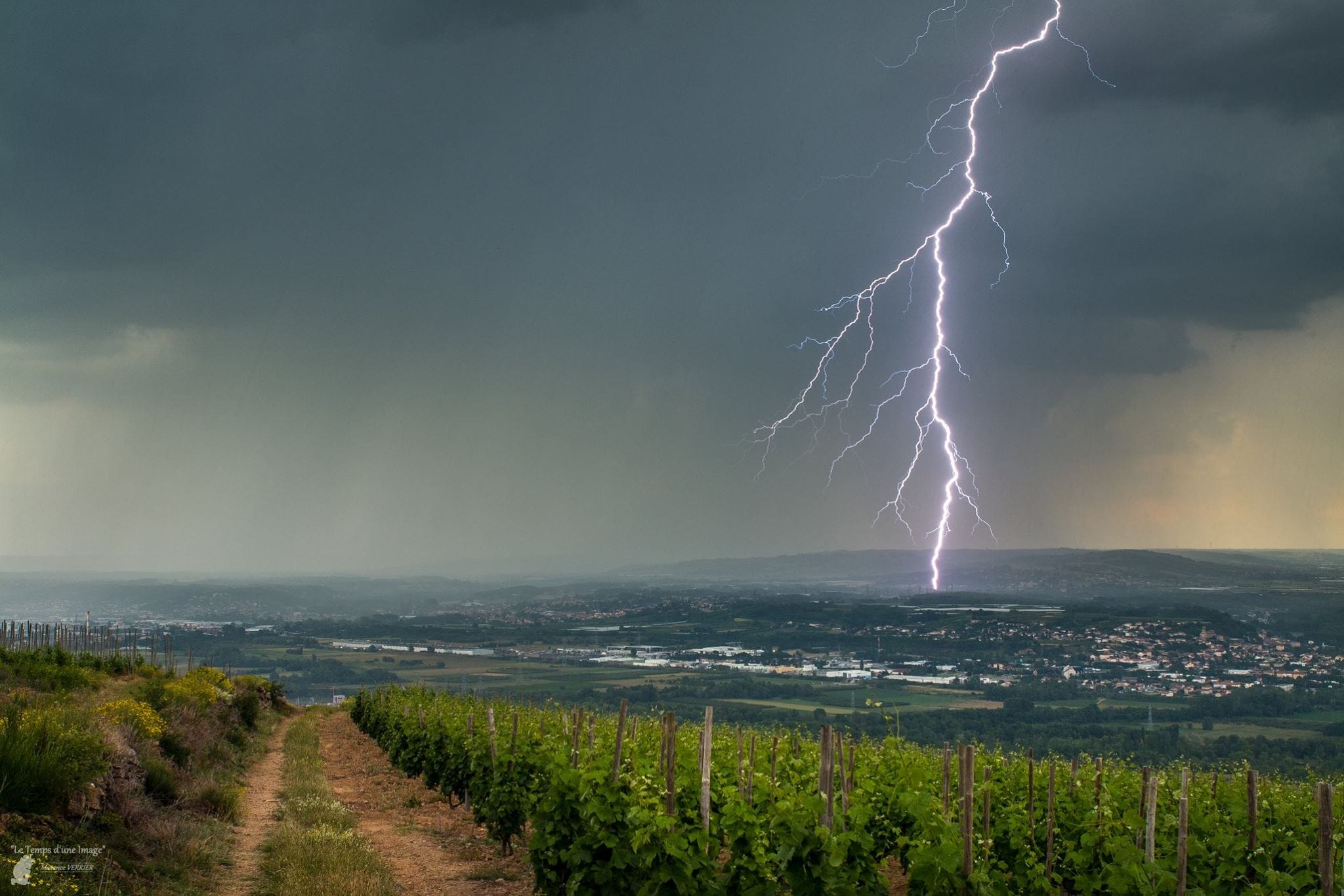 Orage en vallée du Rhône dans l'après-midi. - 01/06/2017 17:00 - Maxence VERRIER