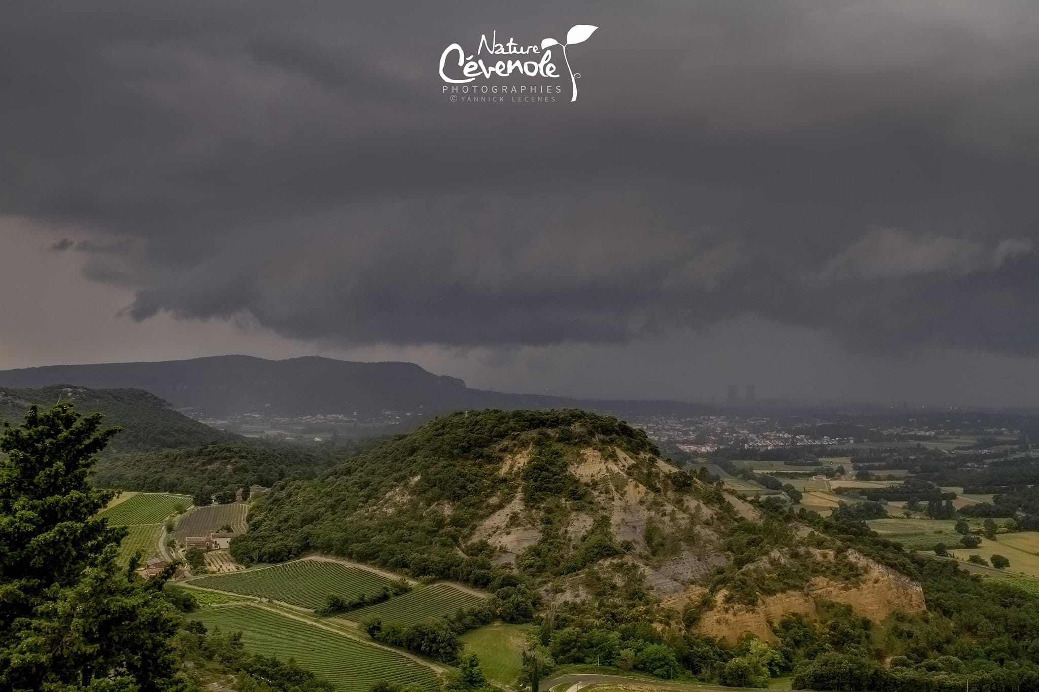 Orage du jour au dessus de Tricastin (26), avec très peu d'impacts. - 03/06/2017 17:00 - Yannick LECENES