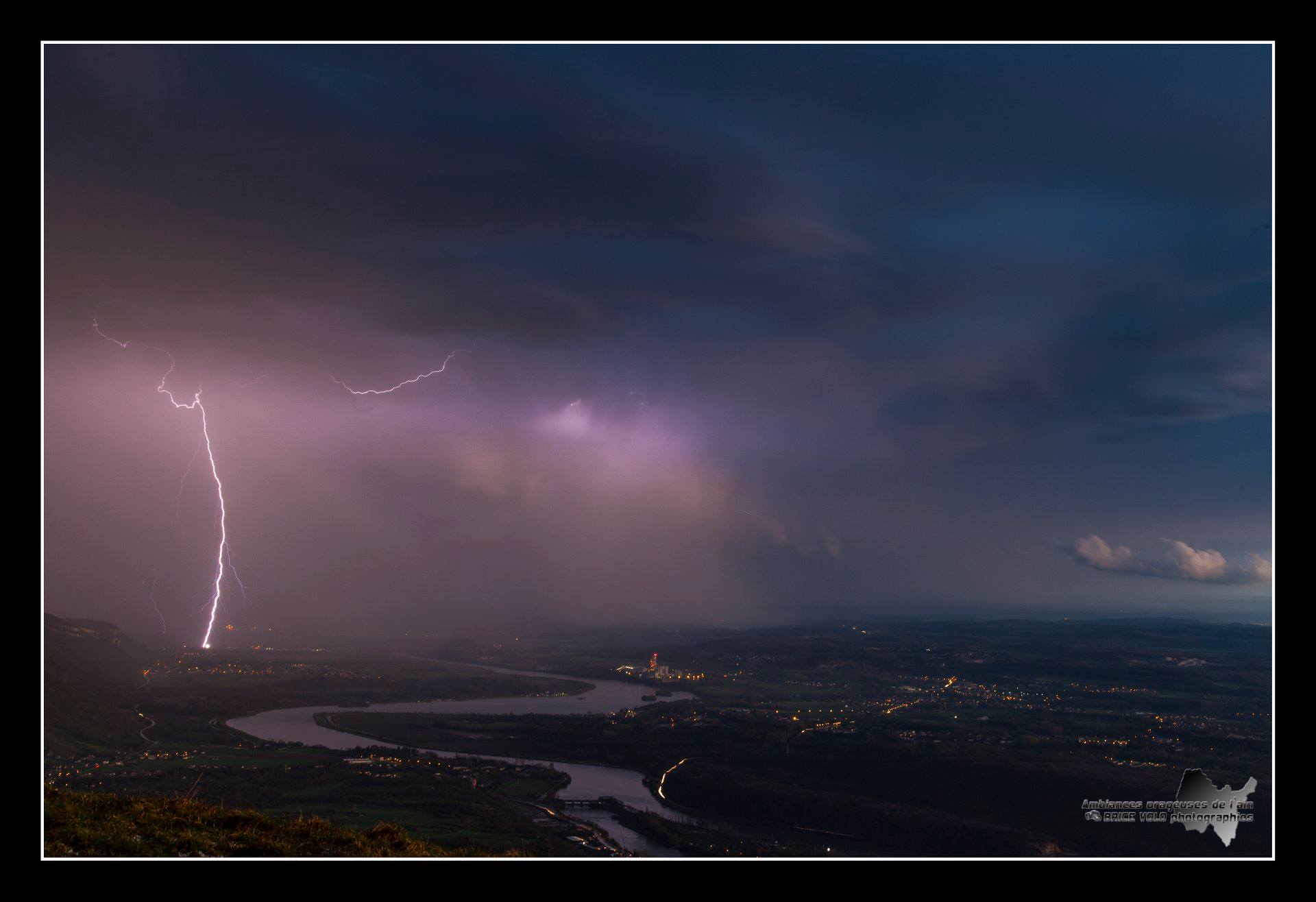 Très bel #orage dans l'Ain hier soir, avec la foudre s'abattant sur Serrières-de-Briord. - 04/04/2018 19:20 - Brice VOLO