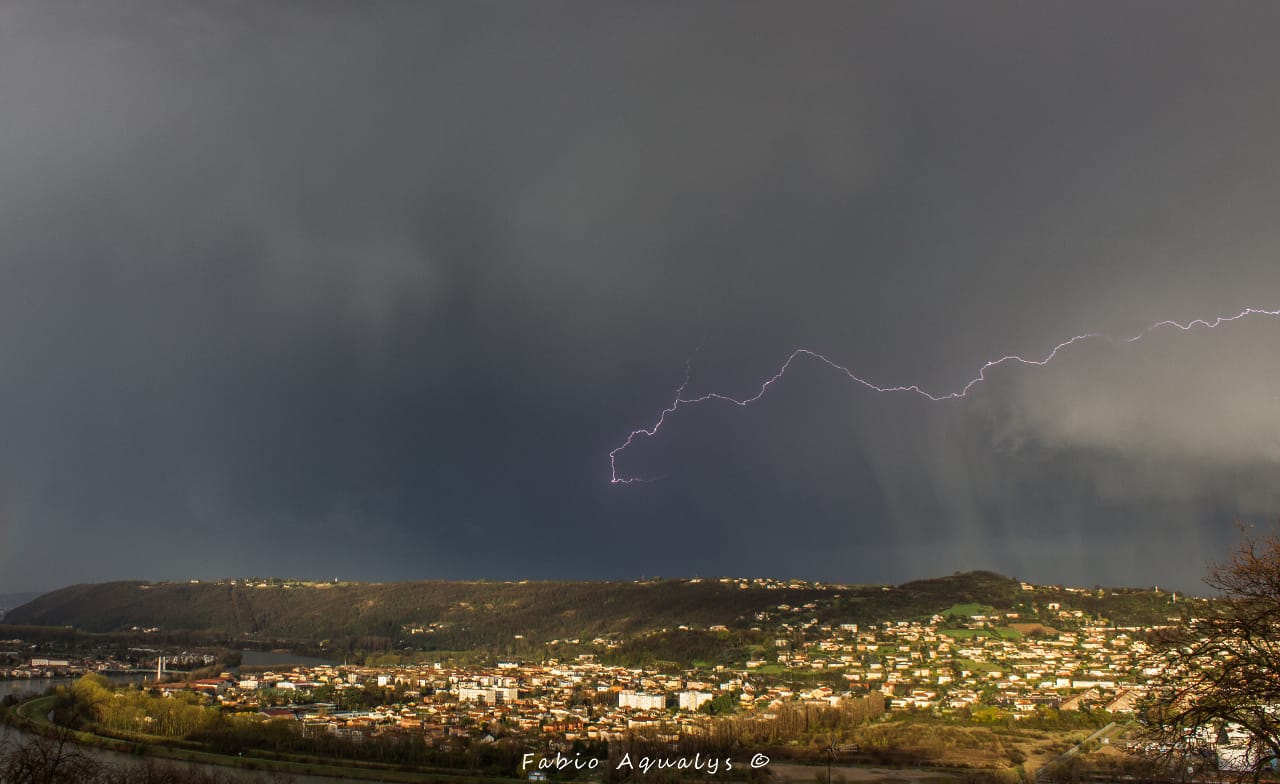 Orages 4 avril 2018 - intra nuageux en Rhône-Alpes. - 04/04/2018 19:30 - Fabio Aqualys