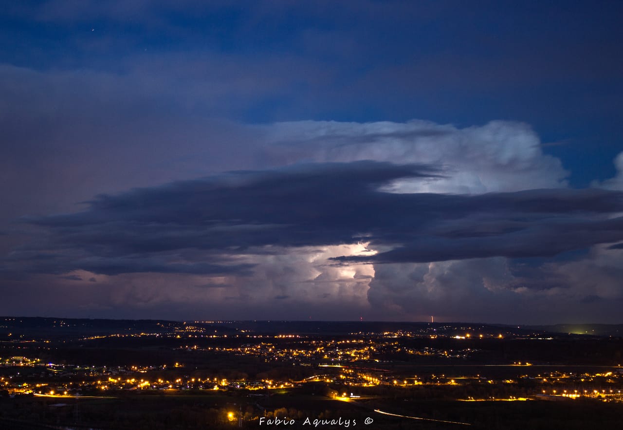 Ambiance orageuse en Rhône-Alpes - 04/04/2018 21:00 - Fabio Aqualys