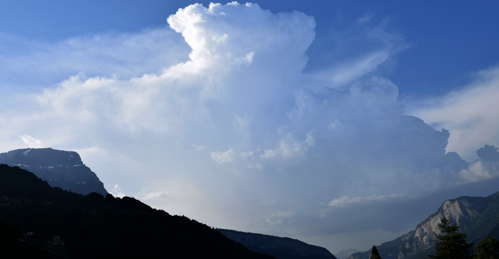 Petite cellule orageuse au dessus du Chablais en Haute Savoie. - 06/05/2018 19:00 - Yassine Arbaji