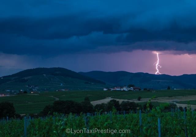 Orage sur le Beaujolais (69). - 08/07/2017 21:00 -  LyonTaxiPrestige