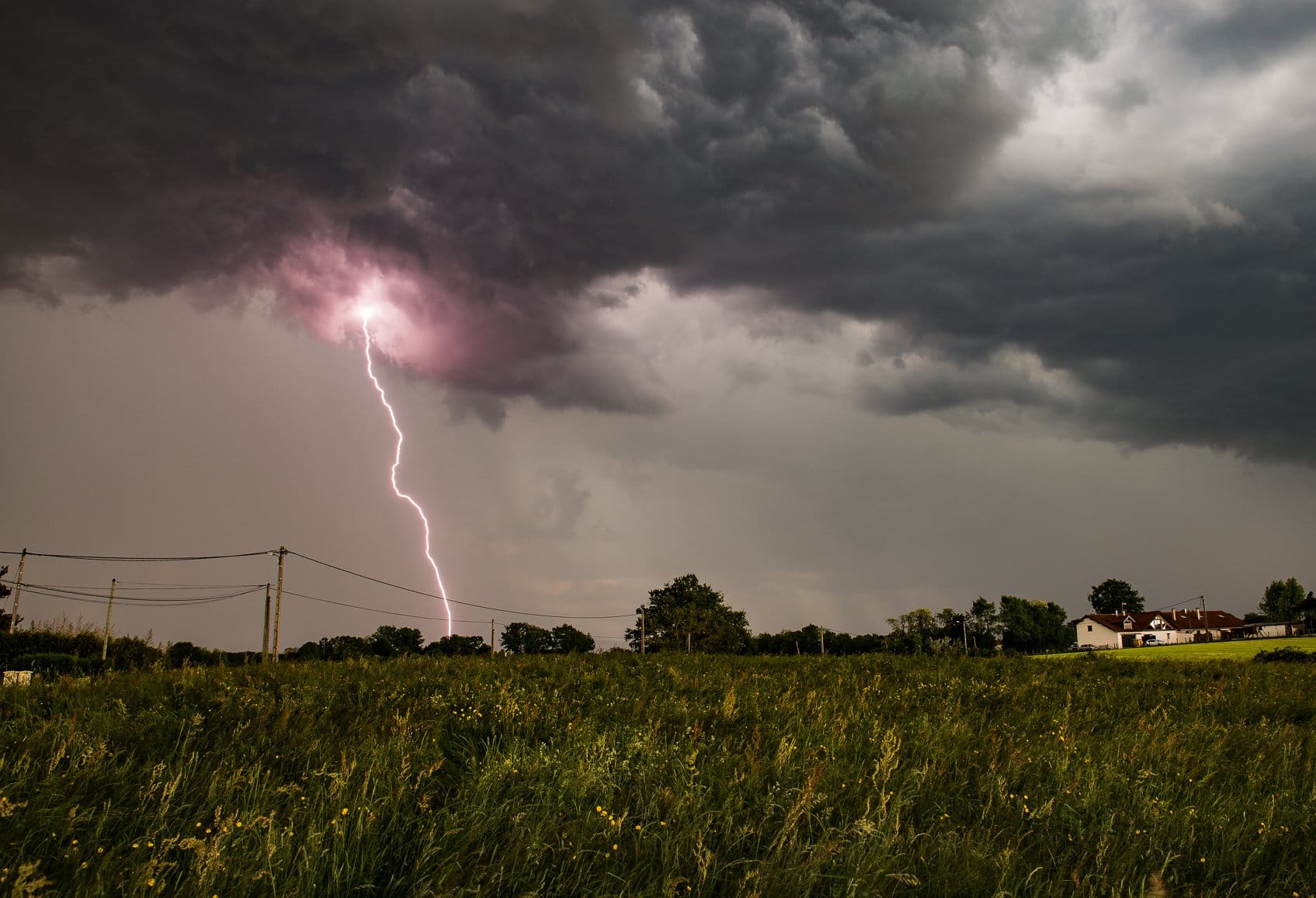 Cellule dans le revermont (ain) - 08/05/2018 20:00 - Micka Photographie