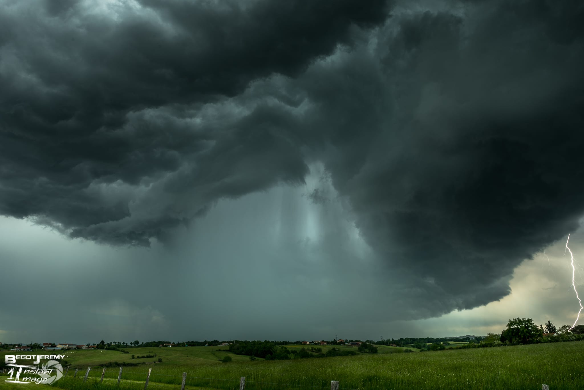 Orage en approche du coté de Balbigny (42) - 08/05/2018 14:35 - Jérémy Bégot