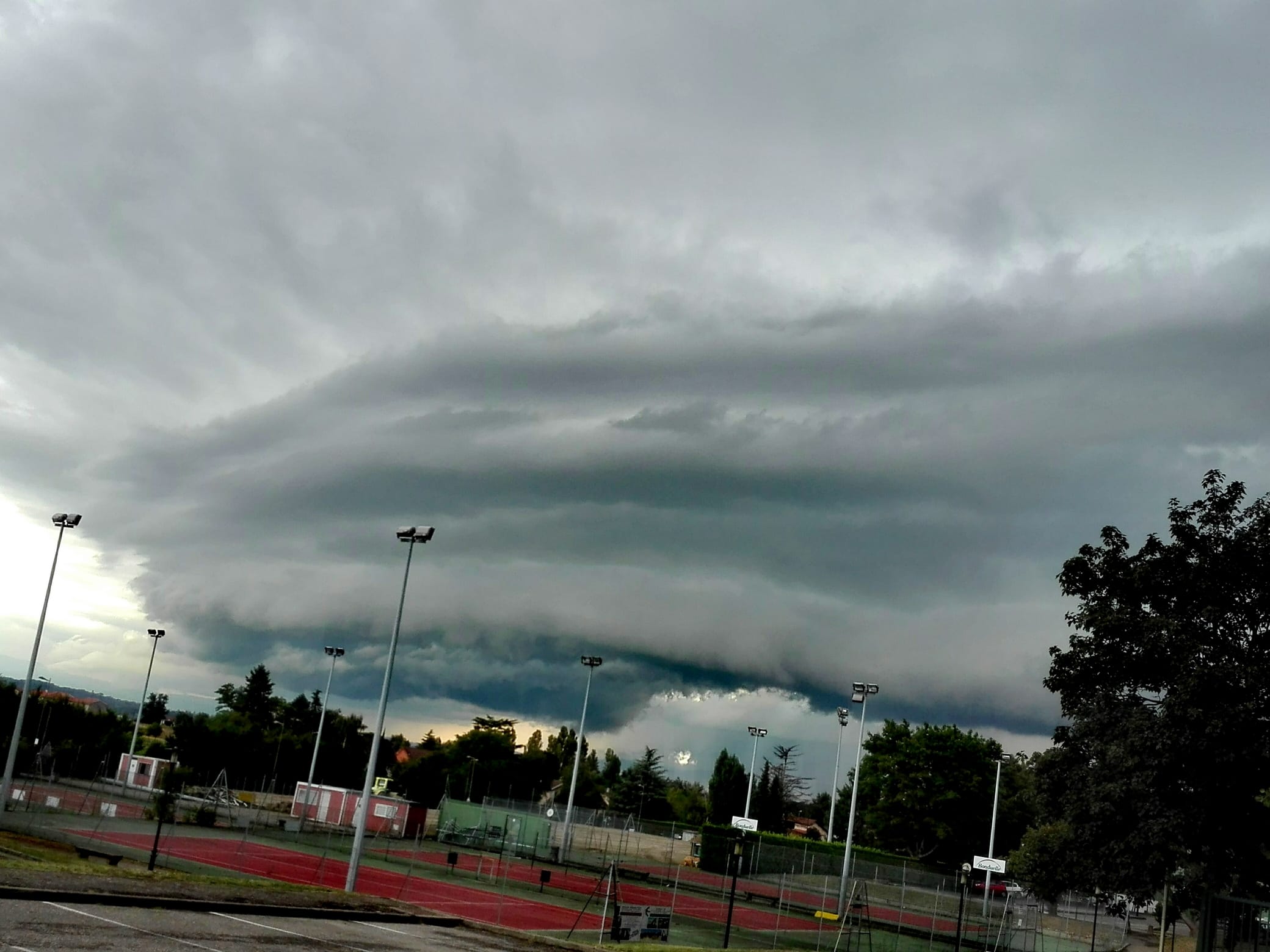 Arcus Multicouche en approche sur Genas (69) - 10/07/2017 18:24 - Laurent FALLOURD