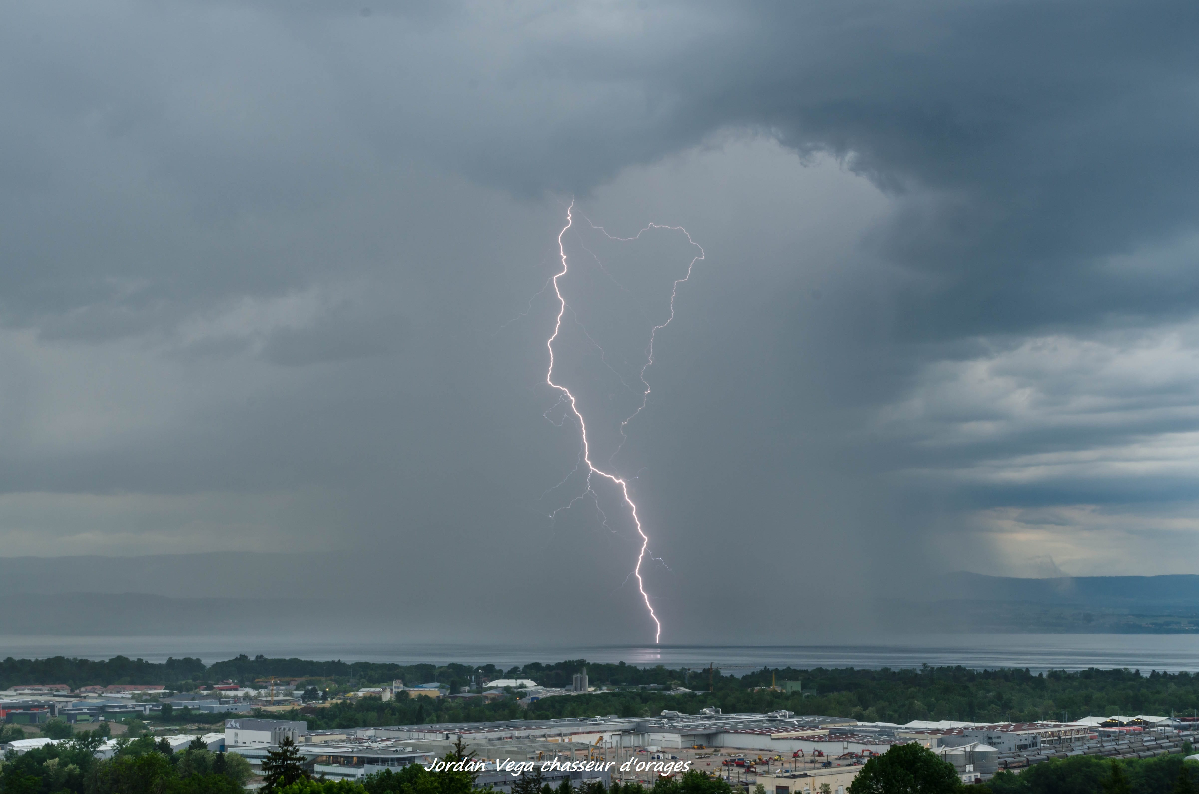 Orage hier sur le Léman en fin d'après-midi - 12/05/2018 19:40 - Vega Jordan