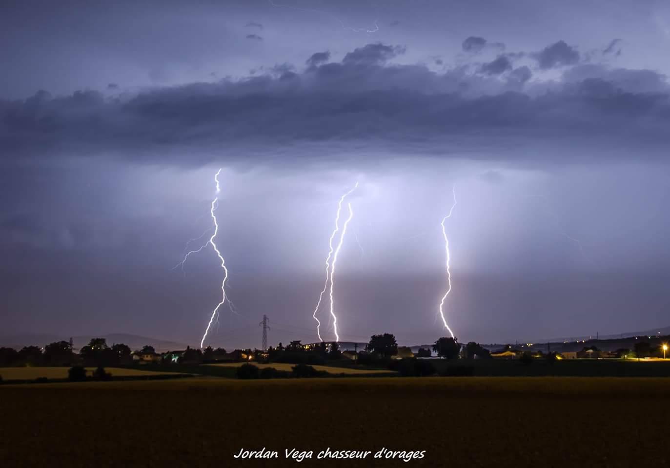 Orage au sud de Lyon. - 13/06/2017 22:30 - Jordan VEGA