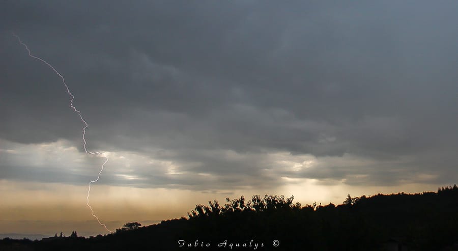 Foudre en vallée du Rhône, sur Roussillon (38) - 17/08/2016 13:30 - Fabio Aqualys