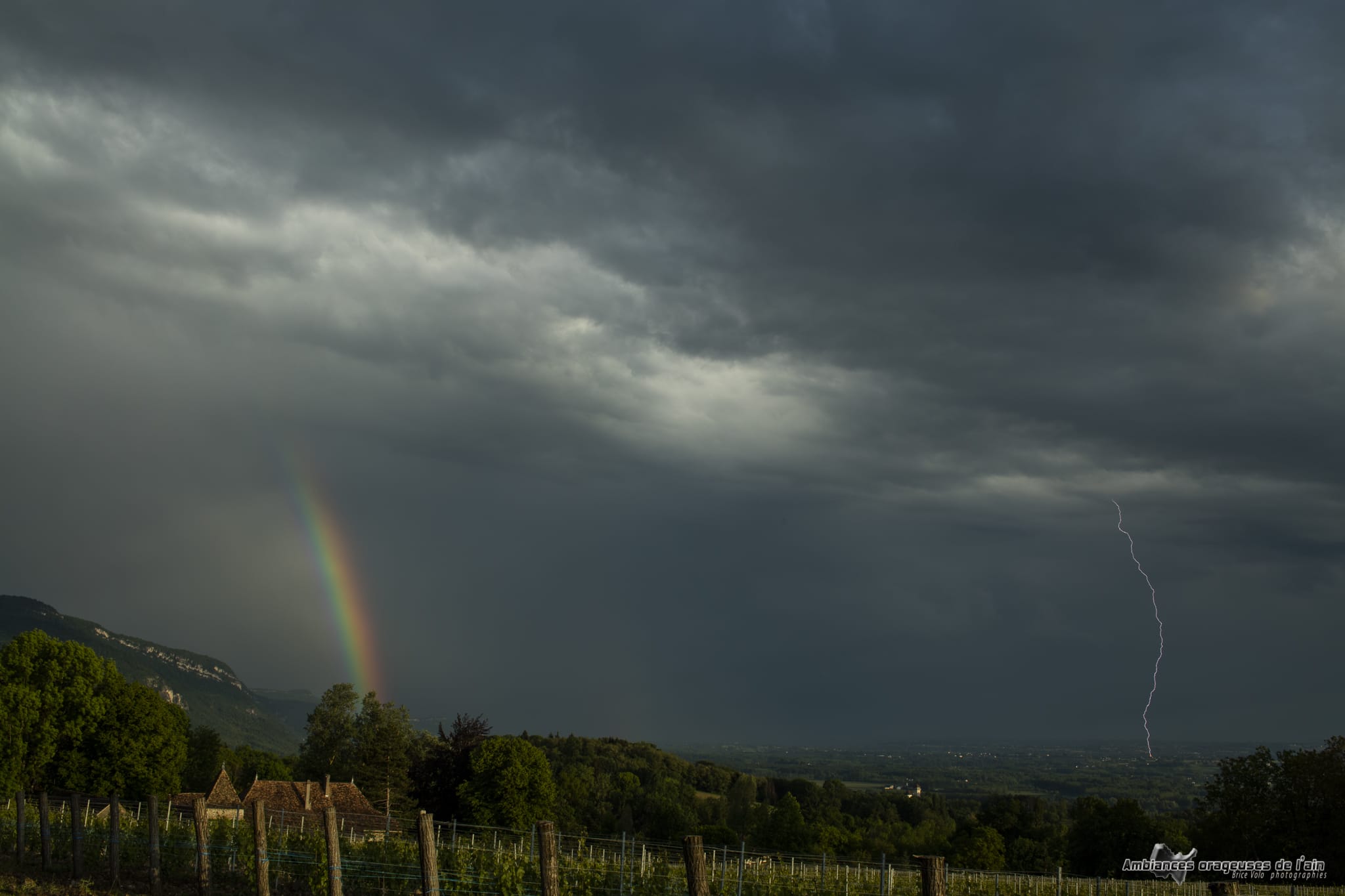 foudre et arc en ciel ce soir sur le nord isere depuis l'ain - 20/05/2018 19:13 - brice volo