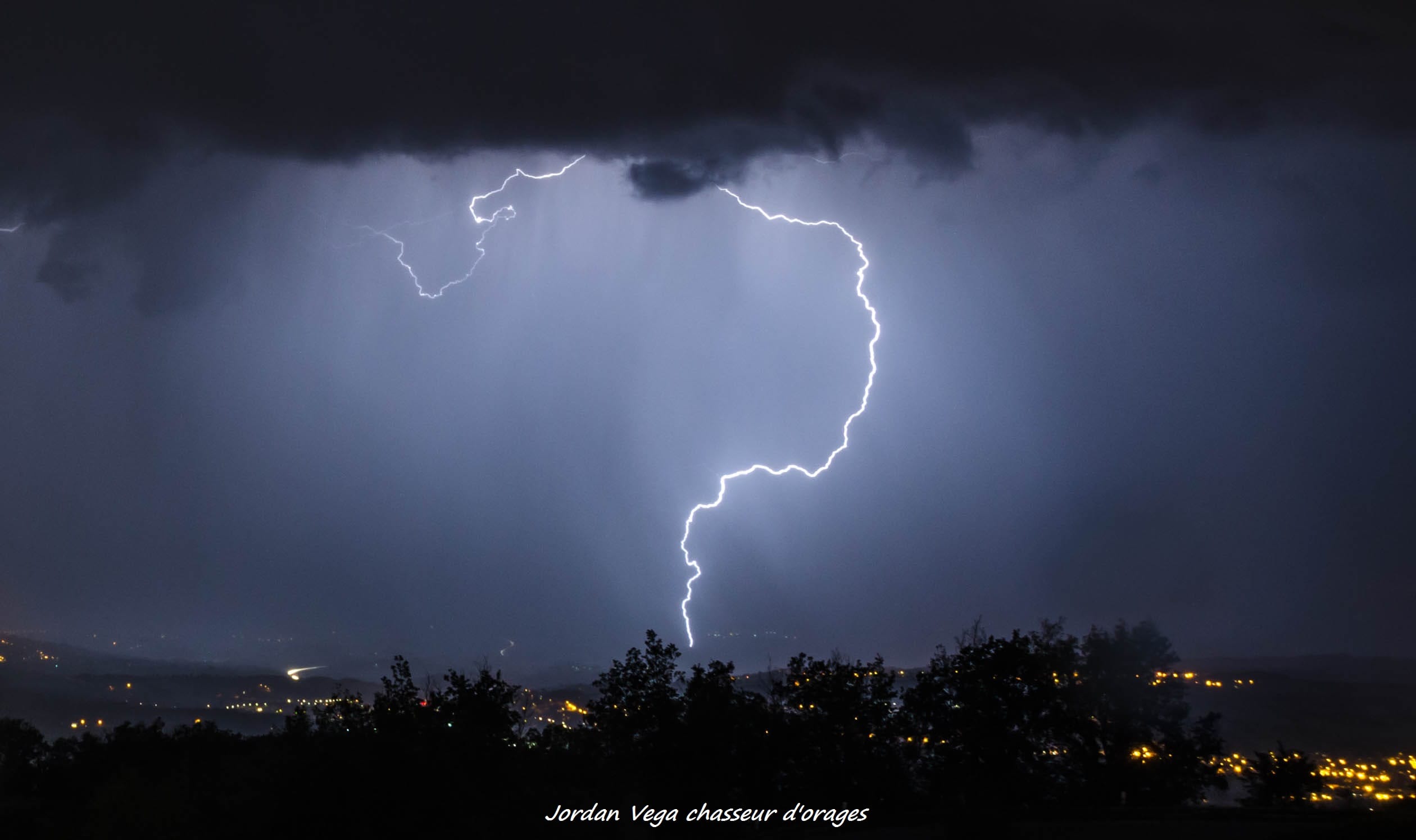 Orage hier soir dans l'ouest Lyonnais - 21/05/2018 22:00 - Jordan Vega