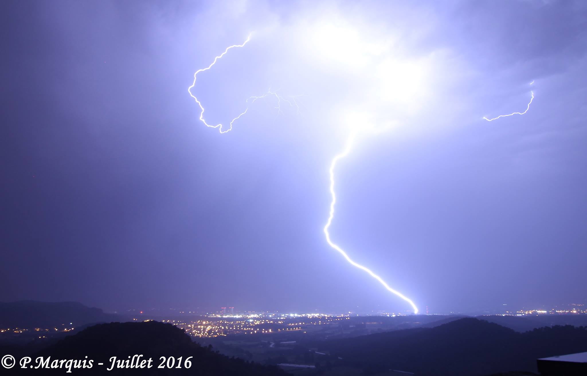 Impact positif dans la nuit de jeudi à vendredi près de la centrale nucléaire de Tricastin - 22/07/2016 04:00 - Paul Marquis