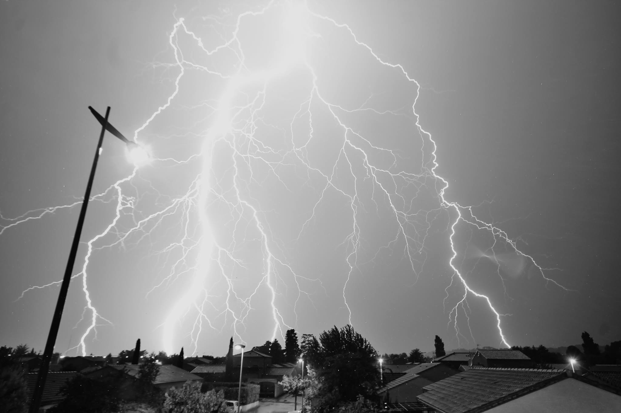 Orage dans la Drôme dans la nuit du 23 au 24 juin. - 24/06/2017 23:00 - Chris ERMEL