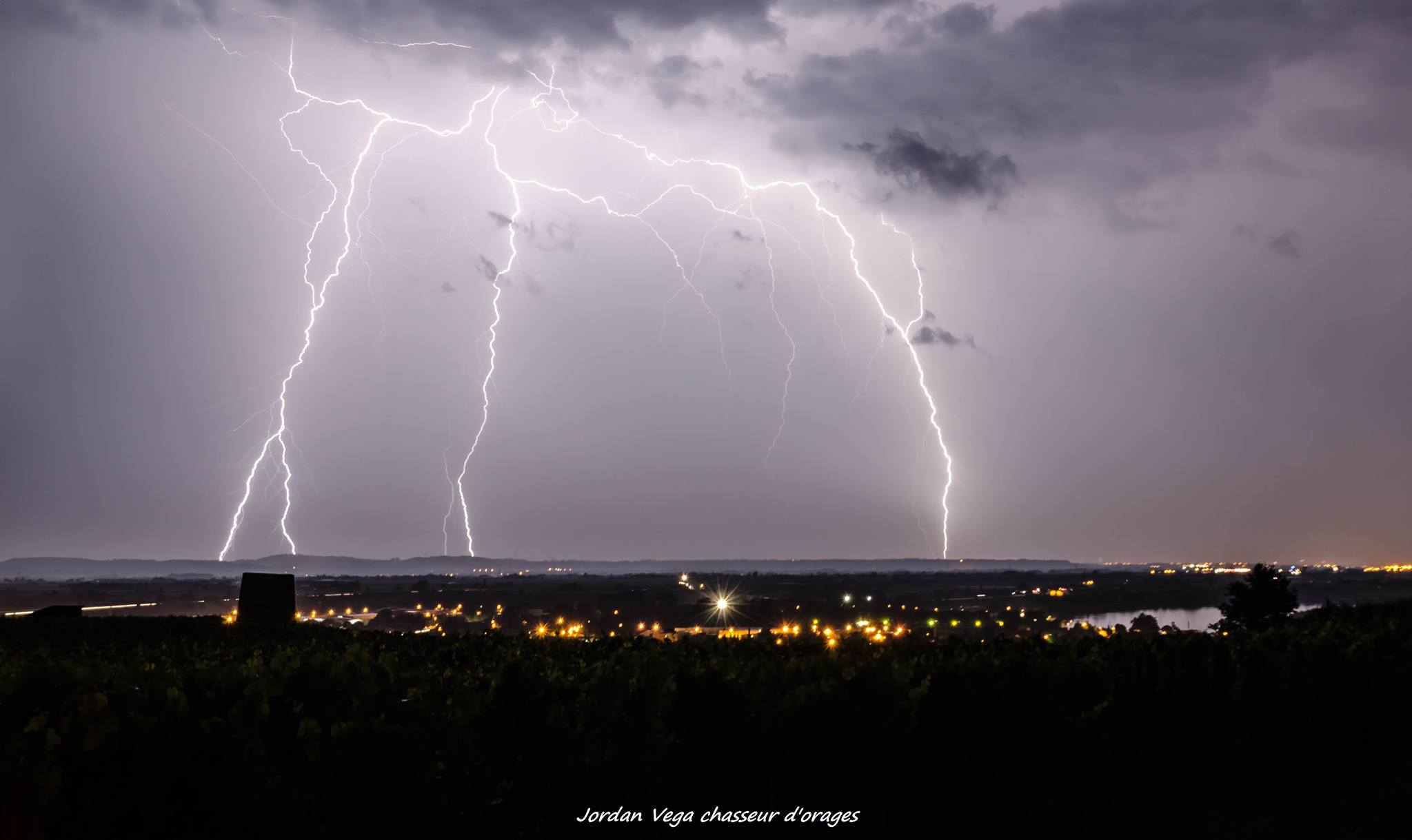 Orage au sud de Lyon en soirée. - 24/06/2017 23:00 - Jordan VEGA