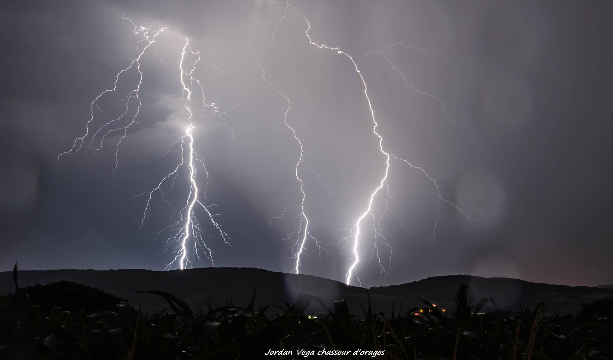 Orage au sud de Lyon en soirée. - 24/06/2017 23:00 - Jordan VEGA