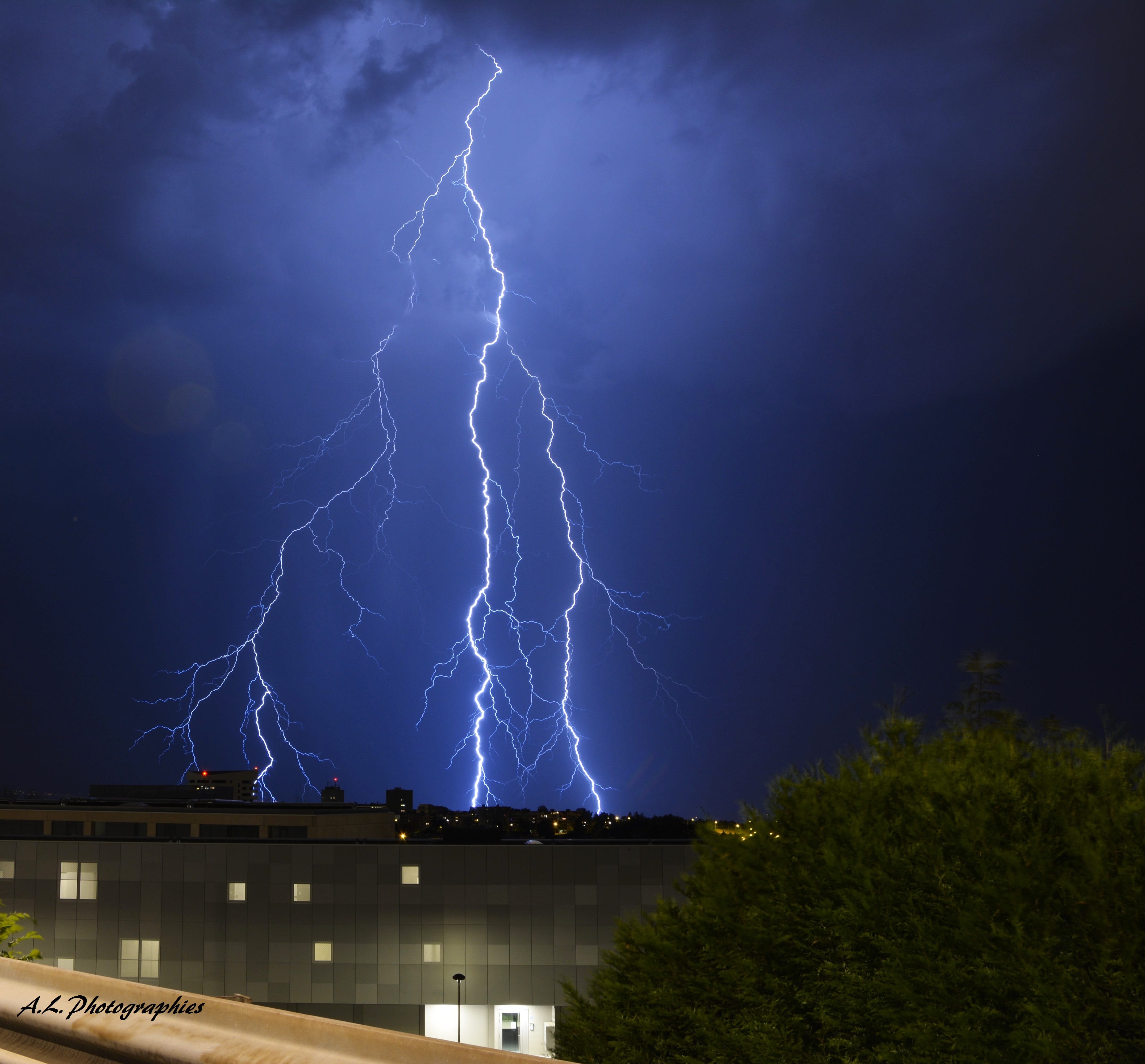 Triple coups de foudre sur le lac Léman ( suisse ) - 28/08/2016 01:30 - Antoine Lafay