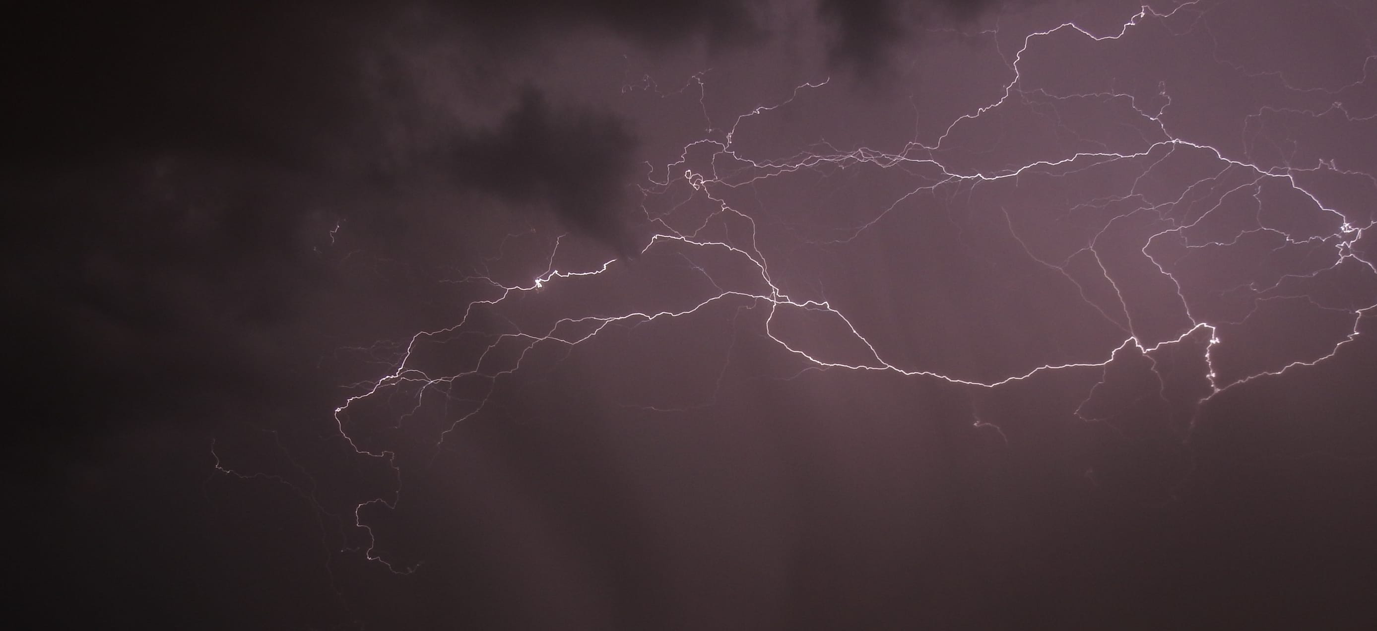 Magnifique orage d'été ce soir sur le massif du Mont Blanc depuis Sallanches (74), un festival d'éclairs !! - 27/08/2016 23:17 - Yassine Arbaji