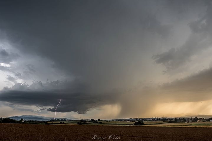 Dégradation orageuse sur la région lyonnaise - 30/07/2017 18:00 - Romain Weber