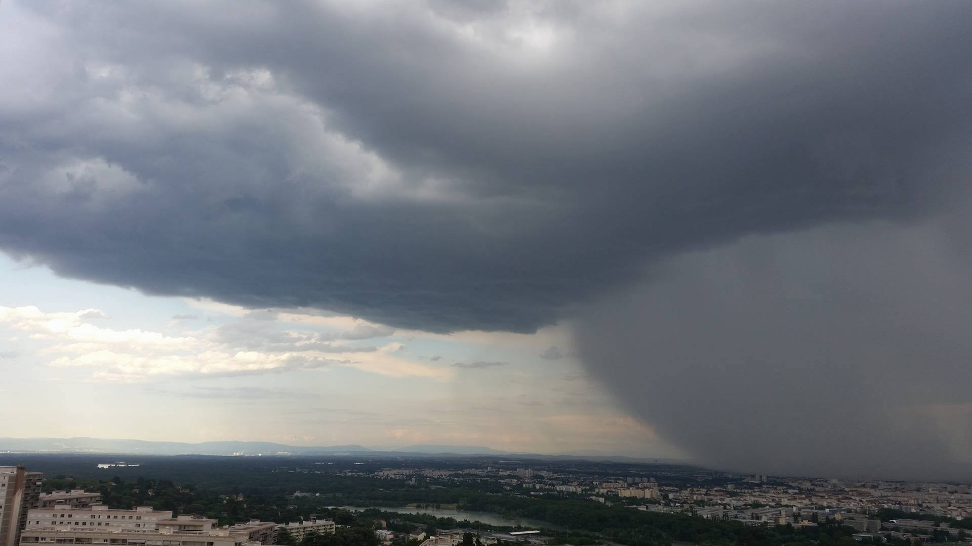 Orage sur Lyon. - 29/06/2016 21:00 - Erwan PUPIER