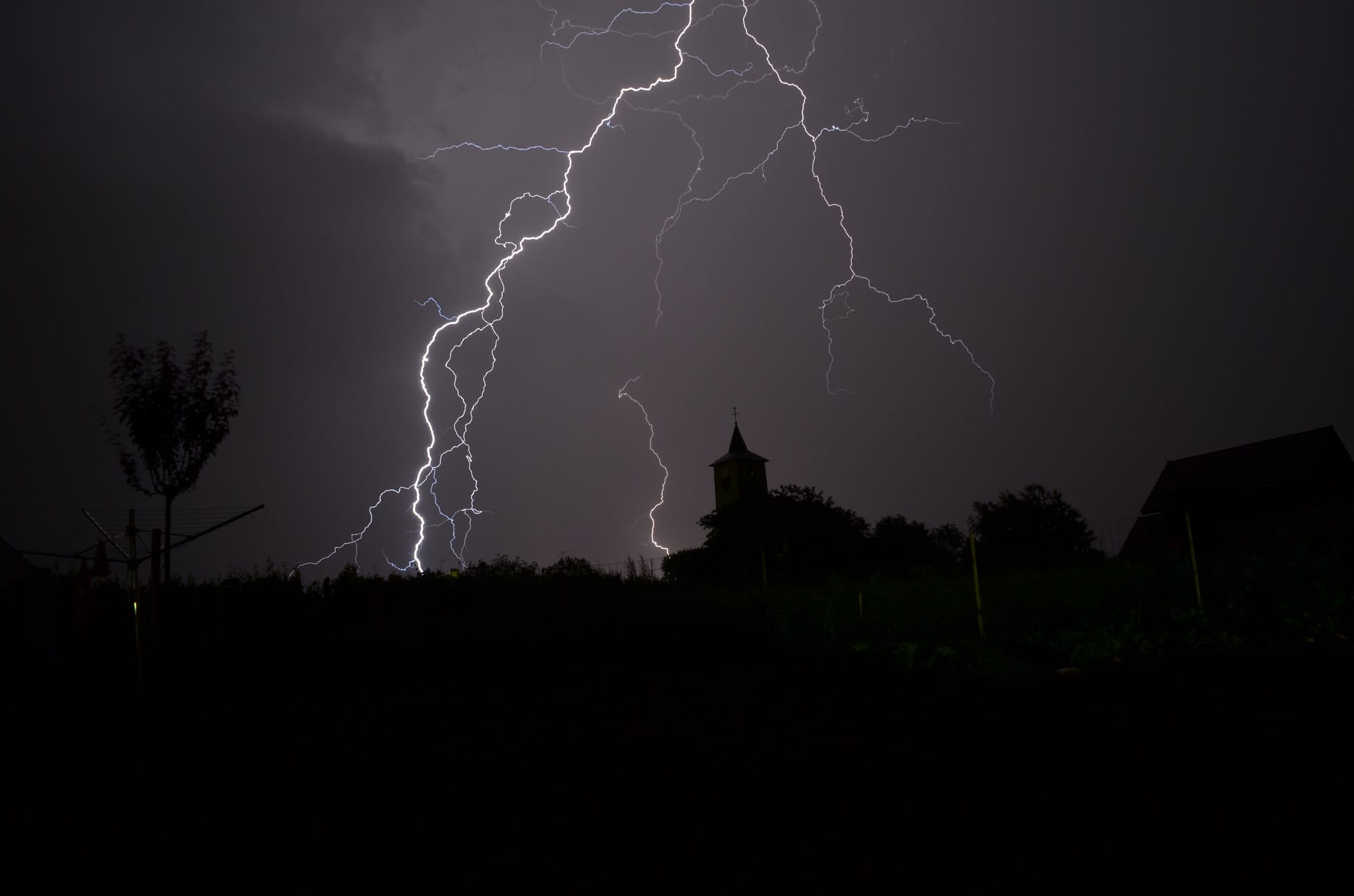 Bel orage nocturne sur Les Mollettes (73) - 30/06/2016 01:46 - Pierre Salson