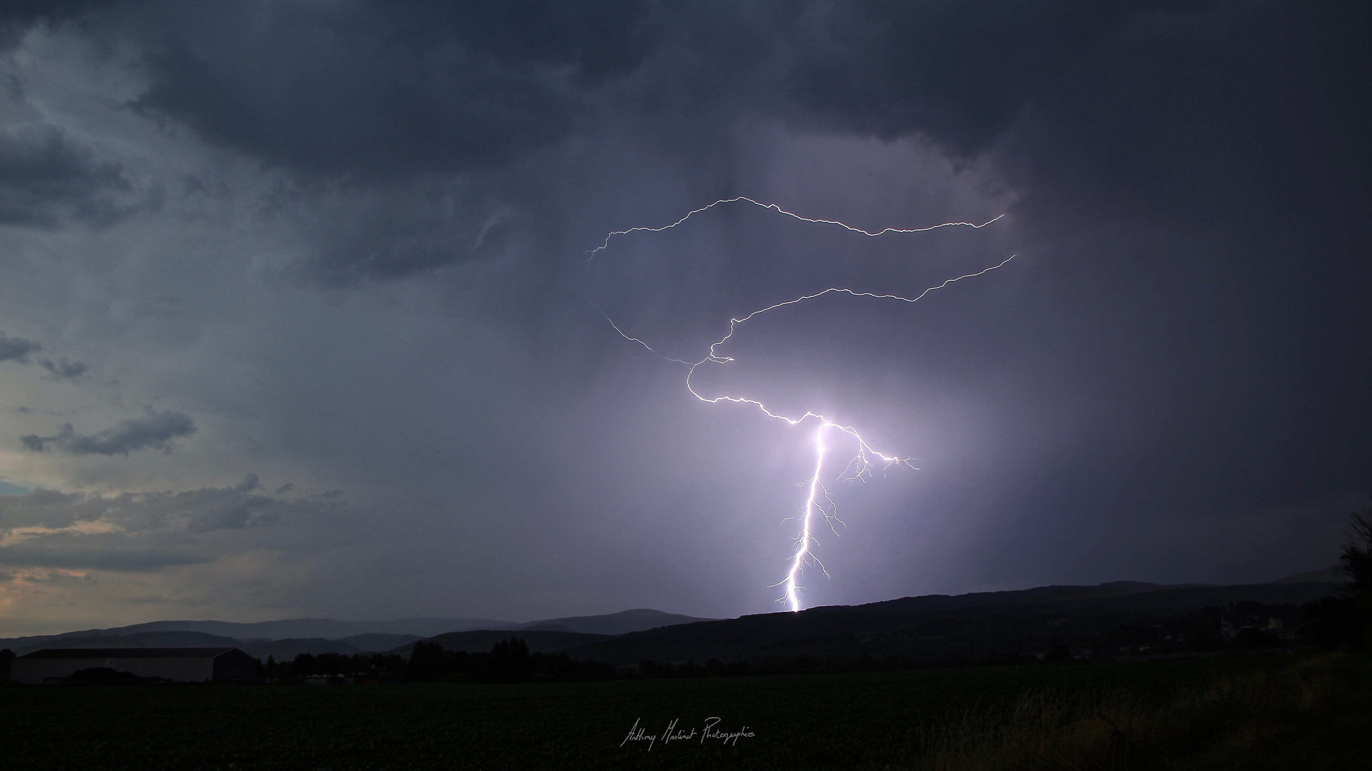 Impact diurne sur les hauteurs d'Ambronay (01) - 30/07/2016 20:59 - Anthony Martinet